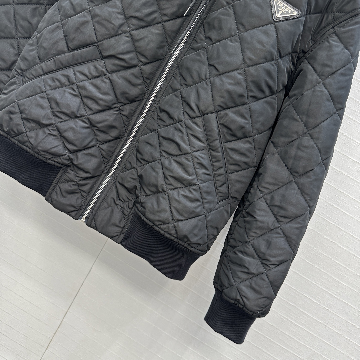 爆款推荐💕Pra*秋冬新品！间棉菱格棉服外套！进口再生尼龙面料！金属三角标低调又时髦！经典连帽棒球服版型