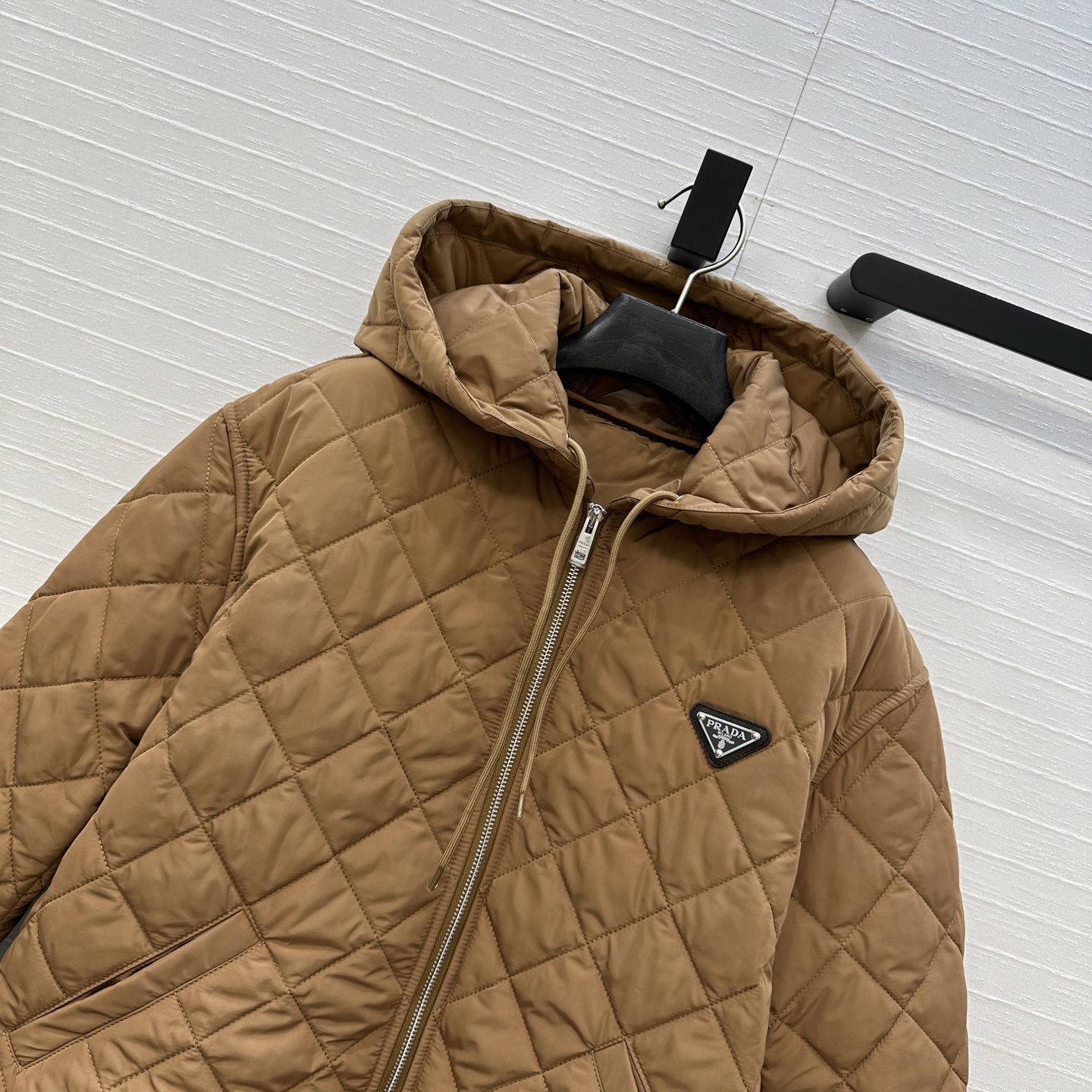 爆款推荐💕Pra*秋冬新品！间棉菱格棉服外套！进口再生尼龙面料！金属三角标低调又时髦！经典连帽棒球服版型