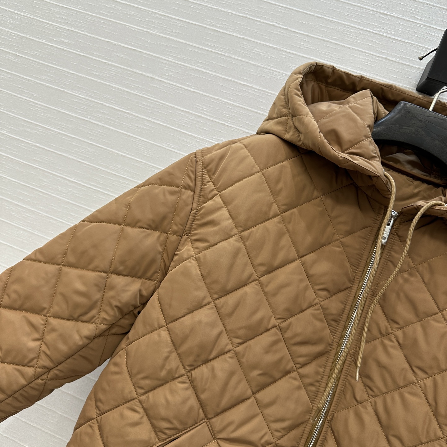 爆款推荐💕Pra*秋冬新品！间棉菱格棉服外套！进口再生尼龙面料！金属三角标低调又时髦！经典连帽棒球服版型