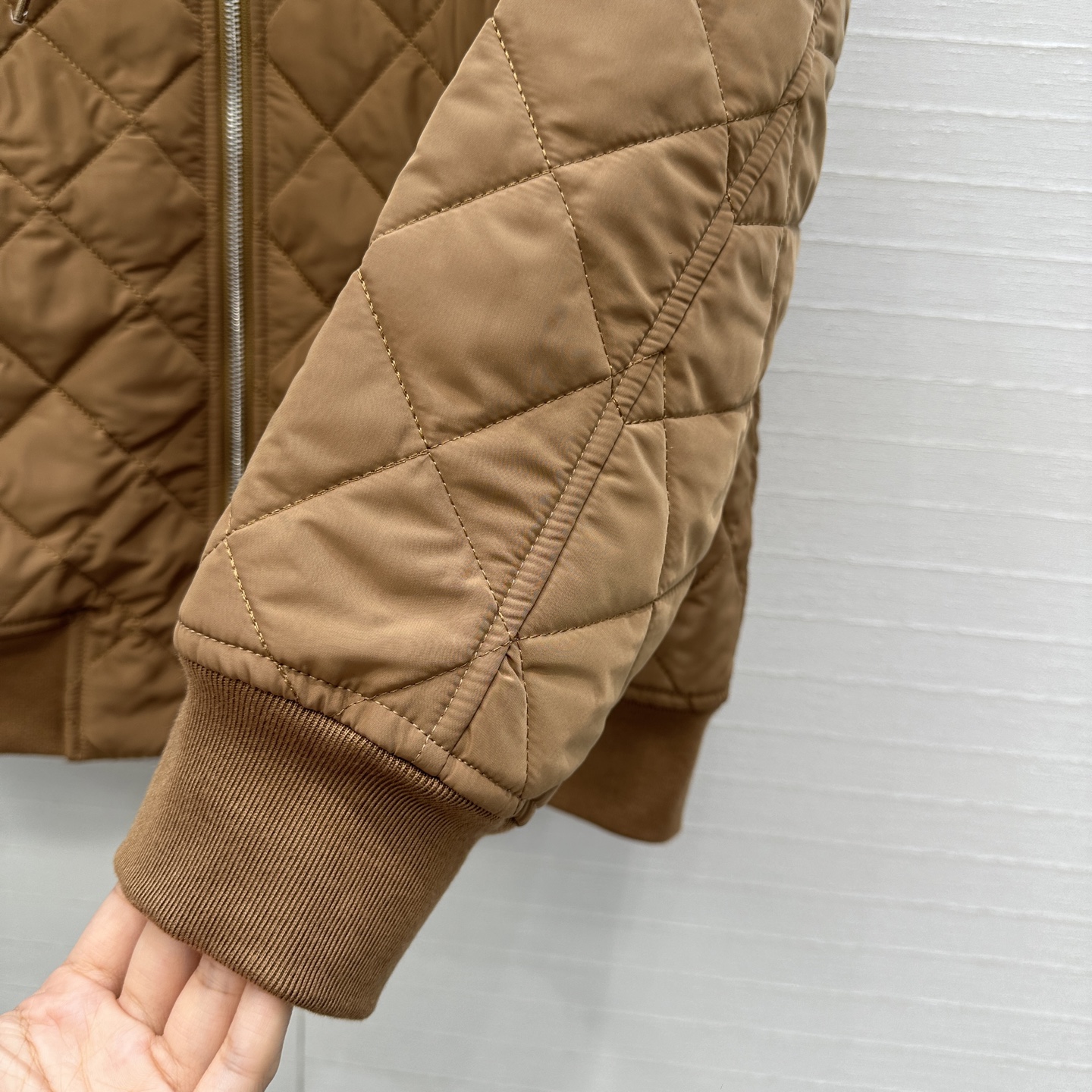 爆款推荐💕Pra*秋冬新品！间棉菱格棉服外套！进口再生尼龙面料！金属三角标低调又时髦！经典连帽棒球服版型