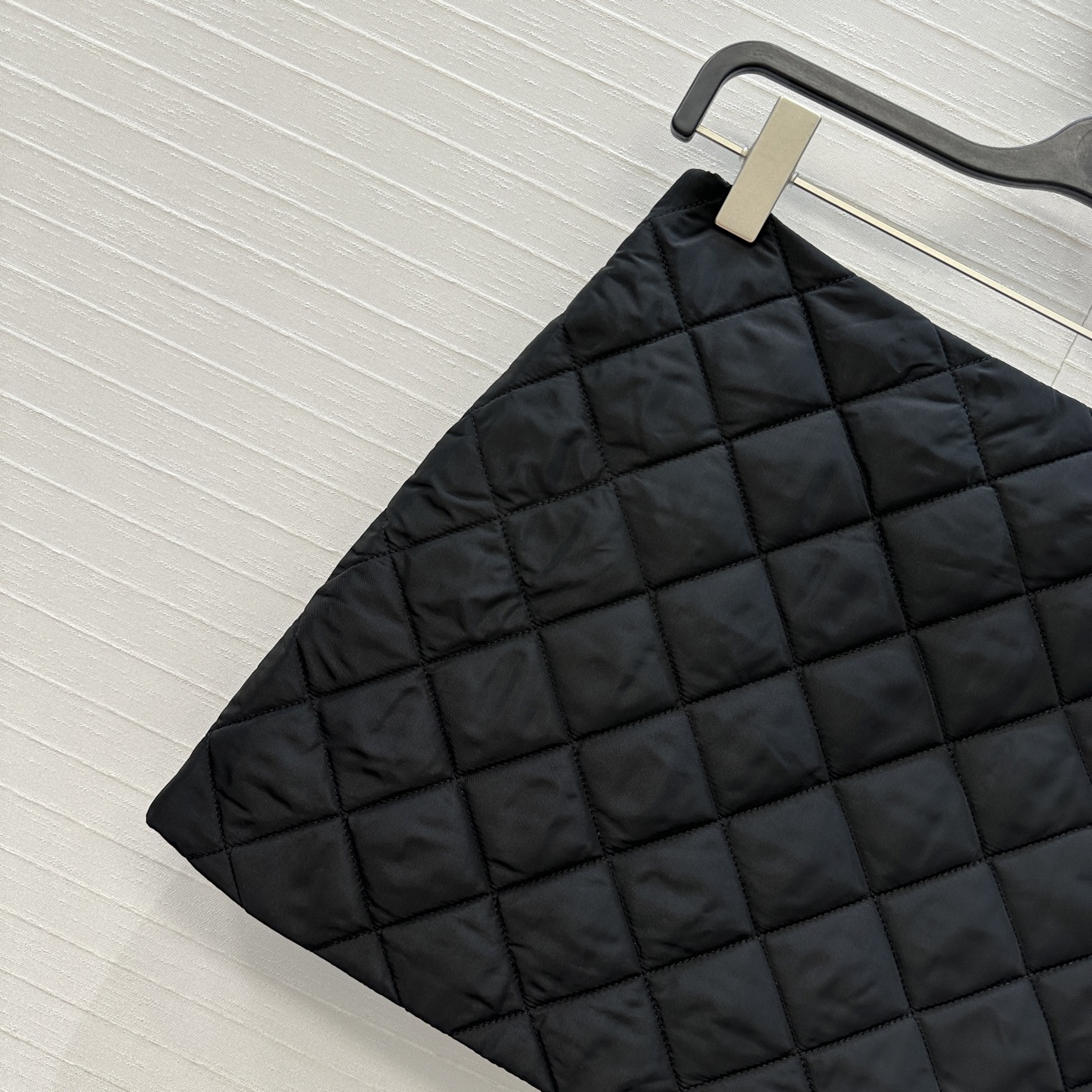 爆款推荐💕Pra*秋冬新品！间棉菱格短半裙！进口再生尼龙面料！金属三角标低调又时髦！经典小A版型剪裁百搭