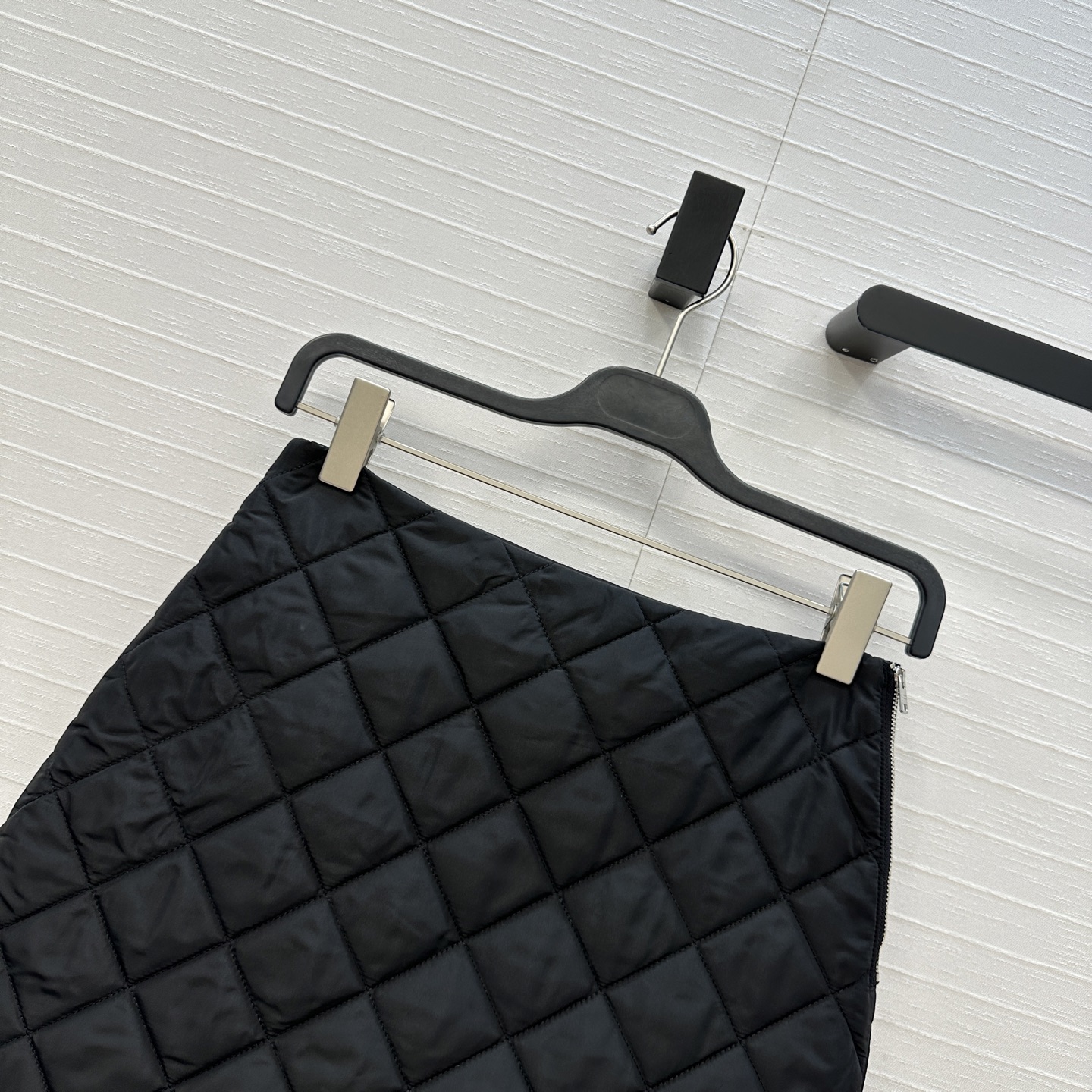 爆款推荐💕Pra*秋冬新品！间棉菱格短半裙！进口再生尼龙面料！金属三角标低调又时髦！经典小A版型剪裁百搭