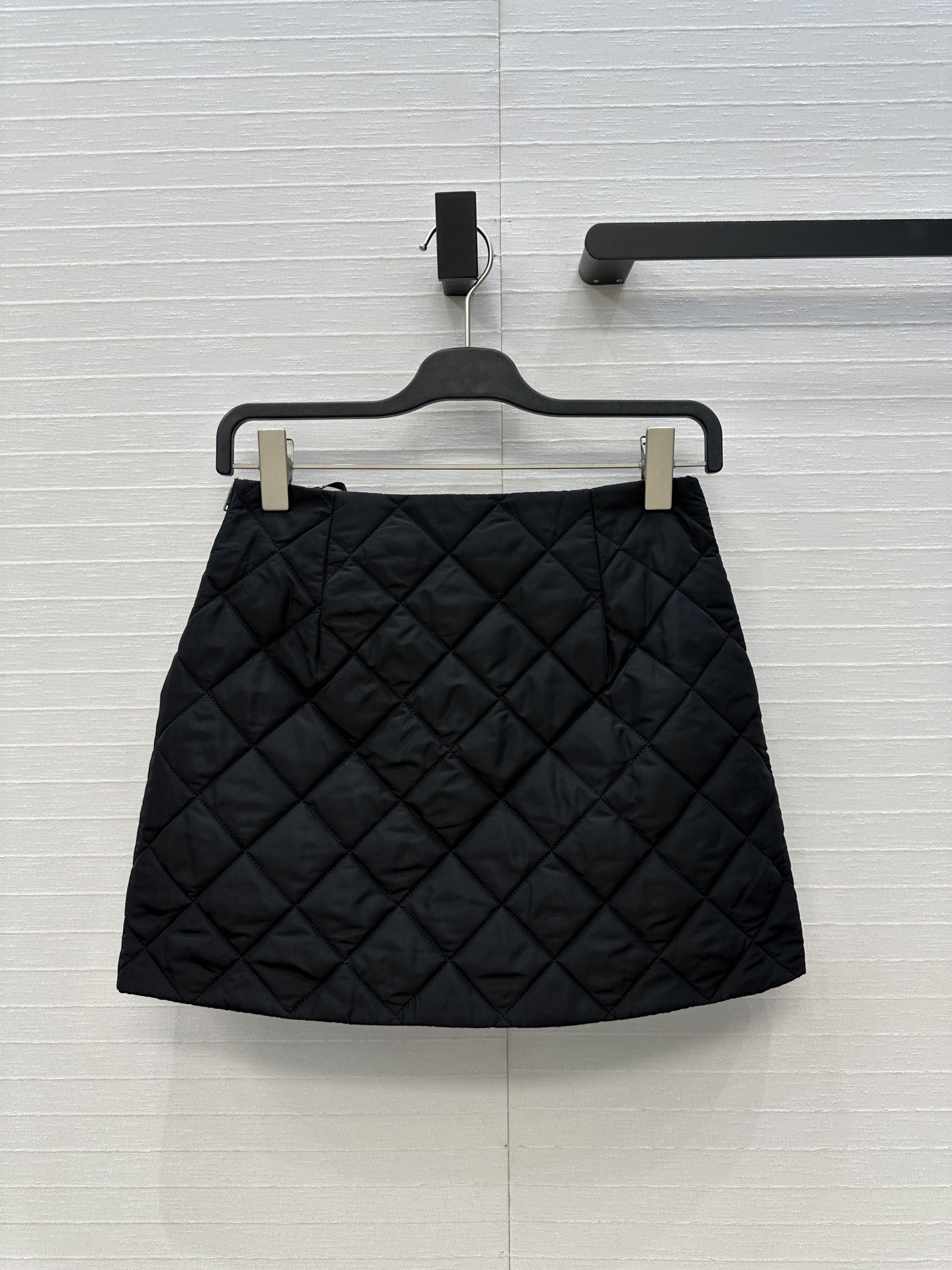 爆款推荐💕Pra*秋冬新品！间棉菱格短半裙！进口再生尼龙面料！金属三角标低调又时髦！经典小A版型剪裁百搭