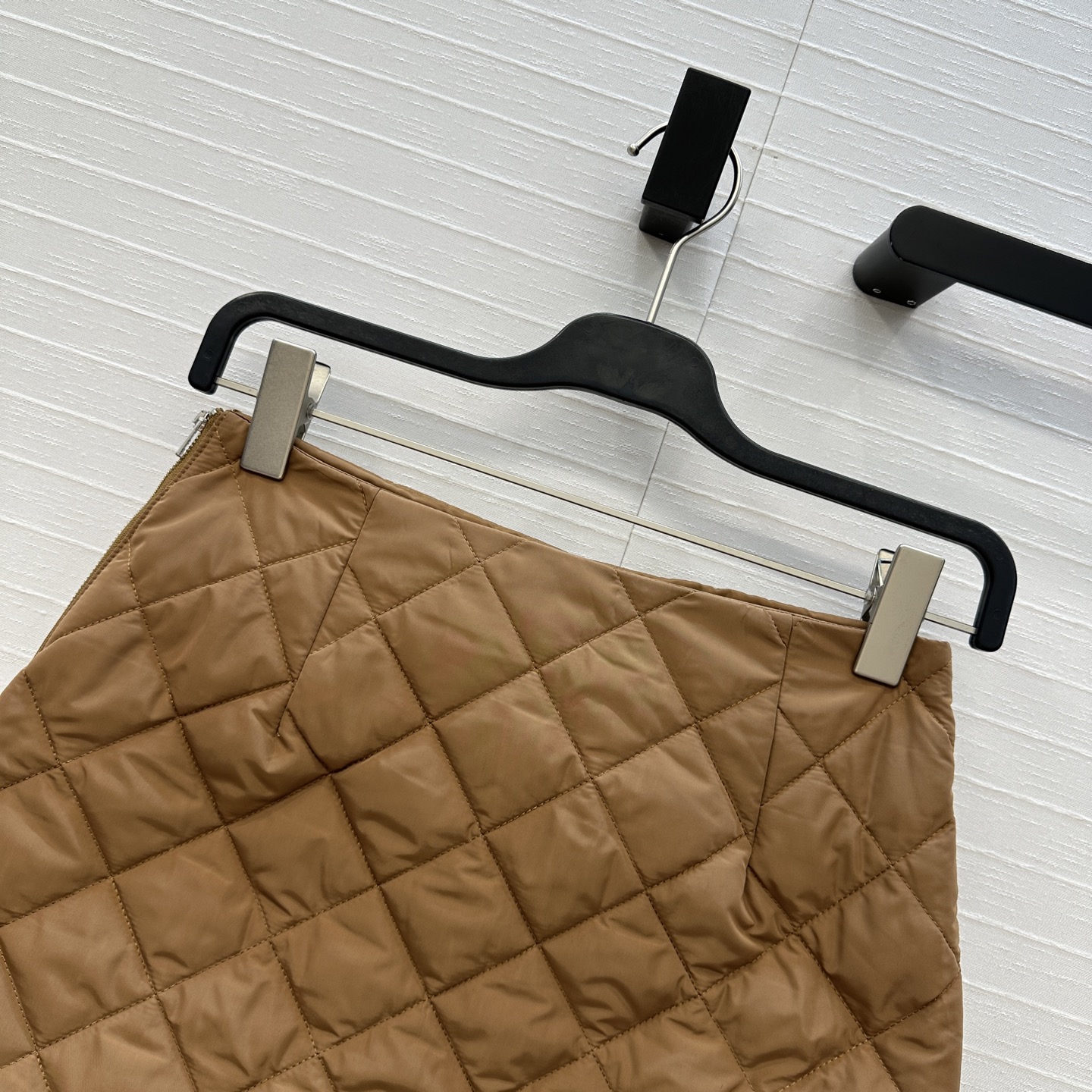 爆款推荐💕Pra*秋冬新品！间棉菱格短半裙！进口再生尼龙面料！金属三角标低调又时髦！经典小A版型剪裁百搭