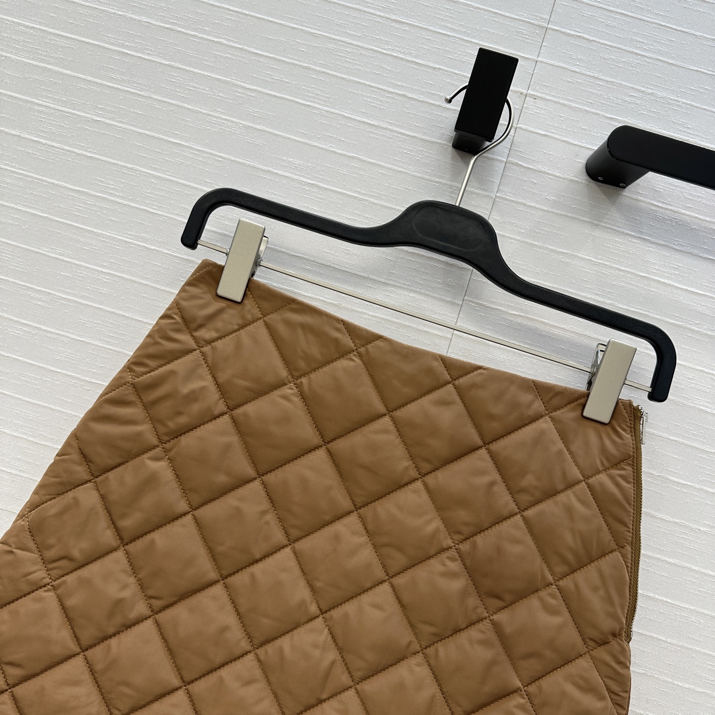 爆款推荐💕Pra*秋冬新品！间棉菱格短半裙！进口再生尼龙面料！金属三角标低调又时髦！经典小A版型剪裁百搭