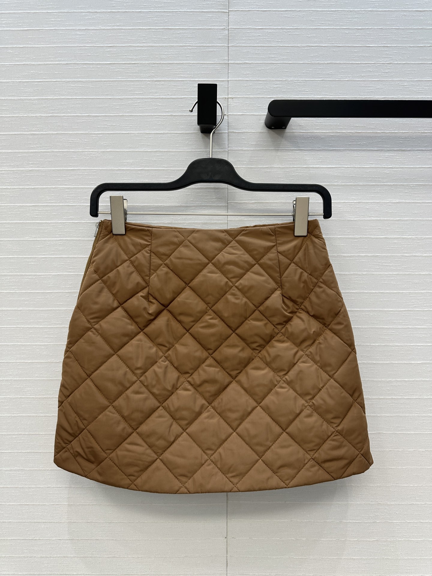 爆款推荐💕Pra*秋冬新品！间棉菱格短半裙！进口再生尼龙面料！金属三角标低调又时髦！经典小A版型剪裁百搭