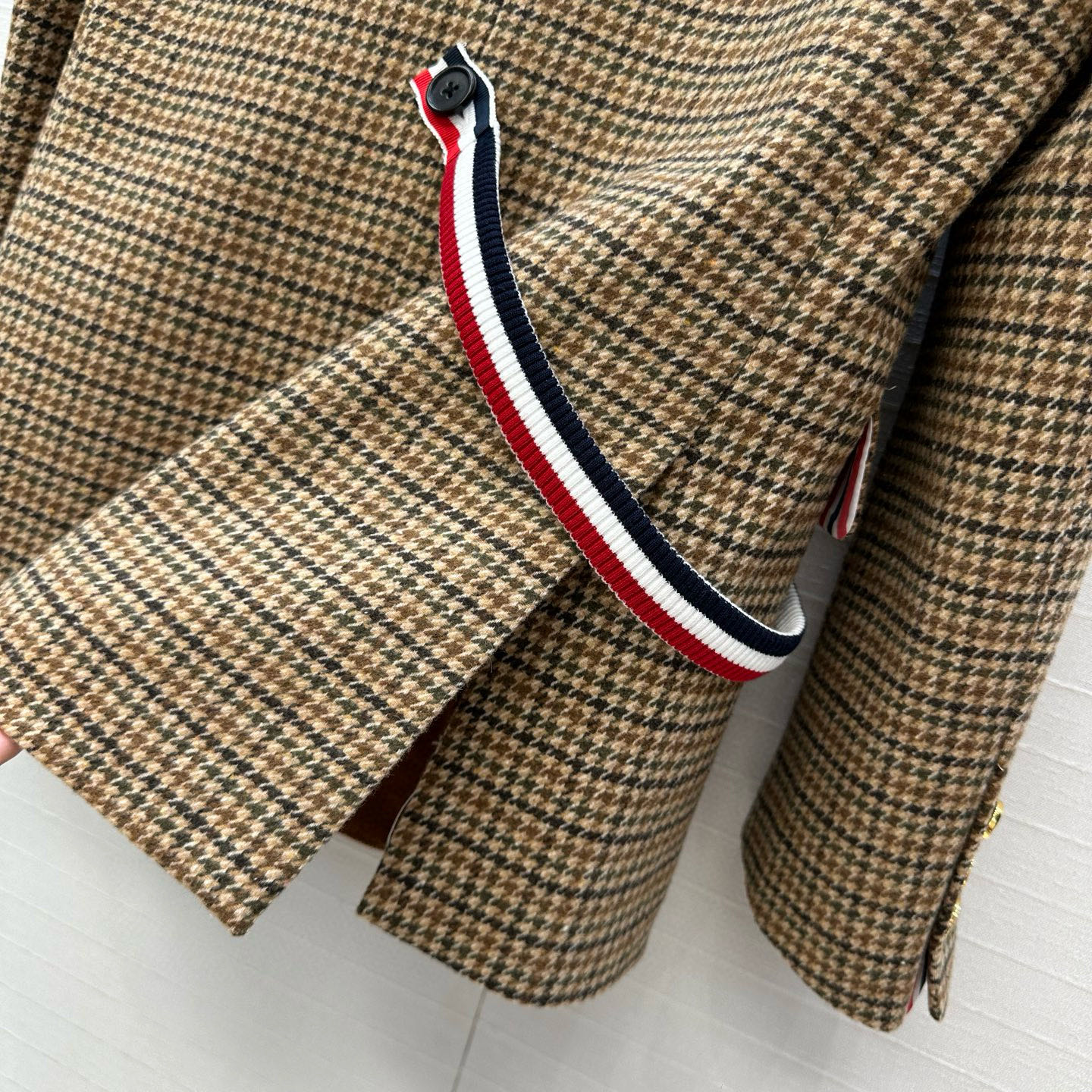 独家首发❤️ Tho* Brow*25秋冬新品！复古千鸟格纹两件套西装外套，玩转可拆卸的红白蓝腰带设计，