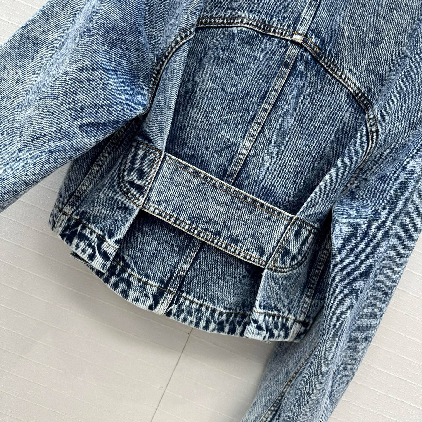 独家首发❤️爆单推荐，Alai*25新品时髦精穿搭！雪花洗水牛仔机车夹克！小立领弧形插肩袖设计立体感，后