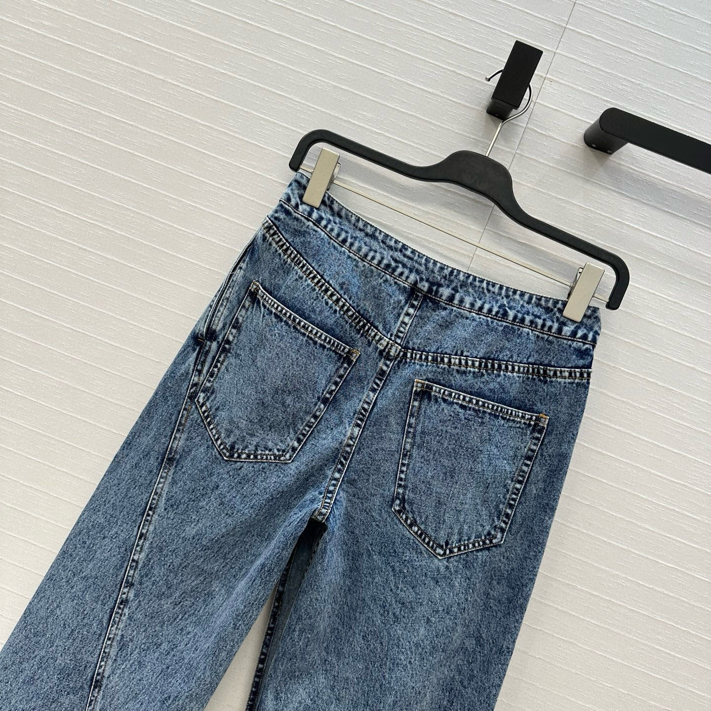 独家首发❤️爆单推荐，Alai*25新品时髦精穿搭！不规则剪裁雪花洗水牛仔裤！结构性剪裁搭片裹身设计版型