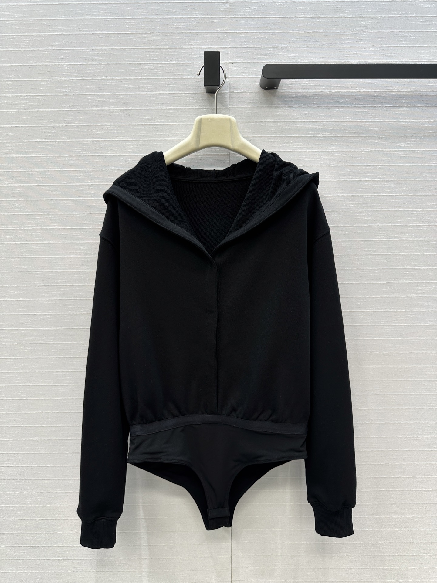 独家首发❤️Alai*新品减龄运动少女风连帽套装，连档设计卫衣搭配垂褶包臀半身裙一套上身绝绝子！勾勒松弛