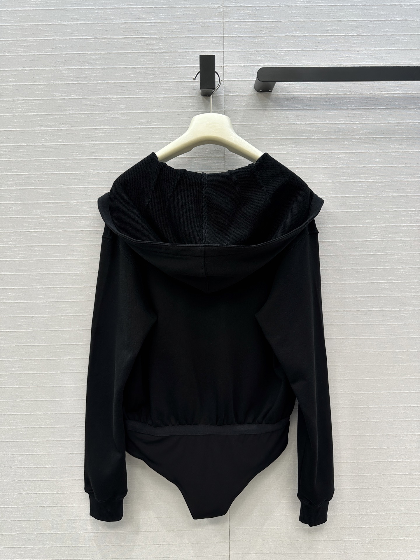 独家首发❤️Alai*新品减龄运动少女风连帽套装，连档设计卫衣搭配垂褶包臀半身裙一套上身绝绝子！勾勒松弛