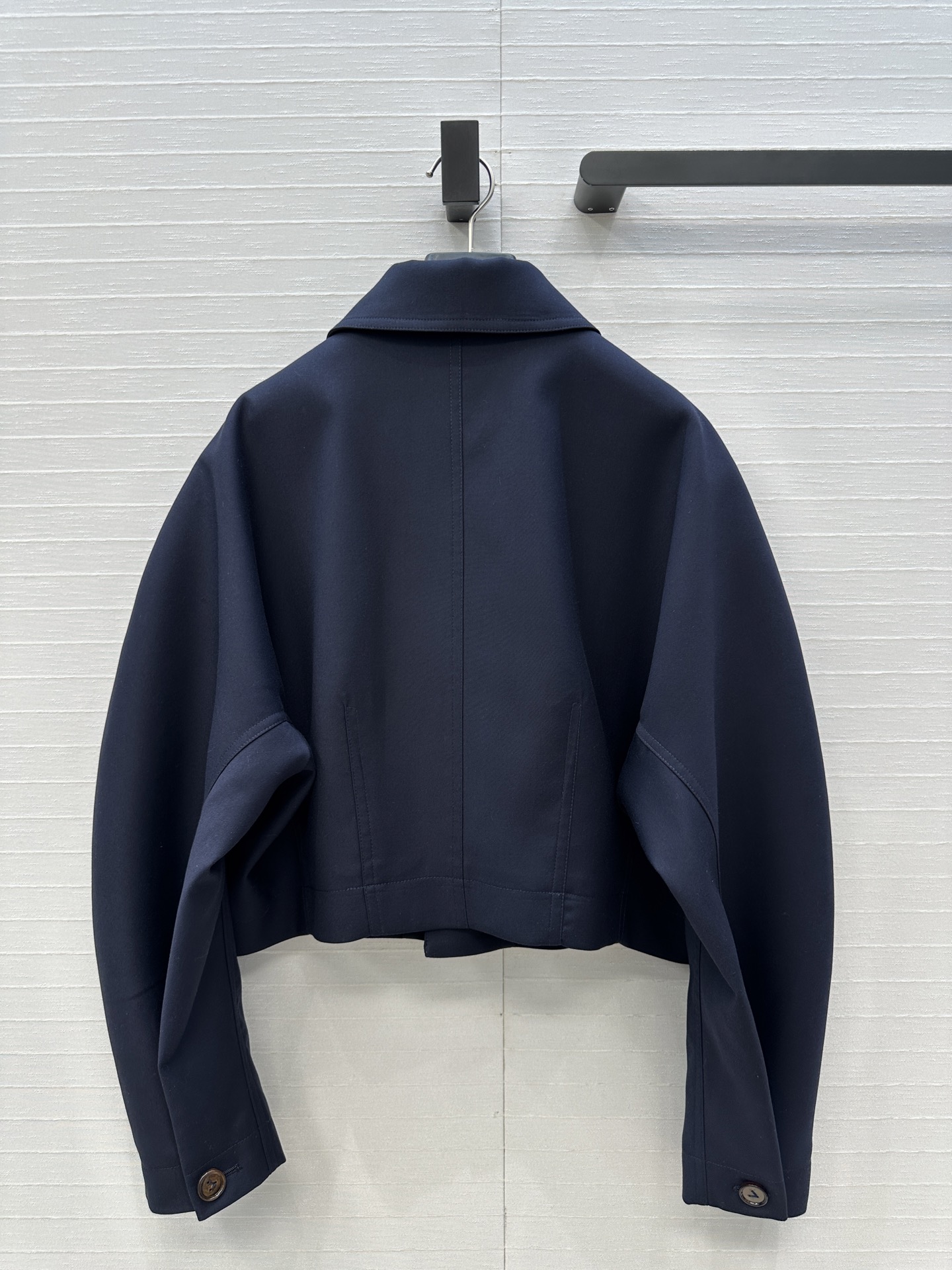 独家首发💕高端原单品质，BV长期主义。巴恩风休闲时髦穿搭！25s早秋新品午夜蓝夹克外套！进口100%小羊