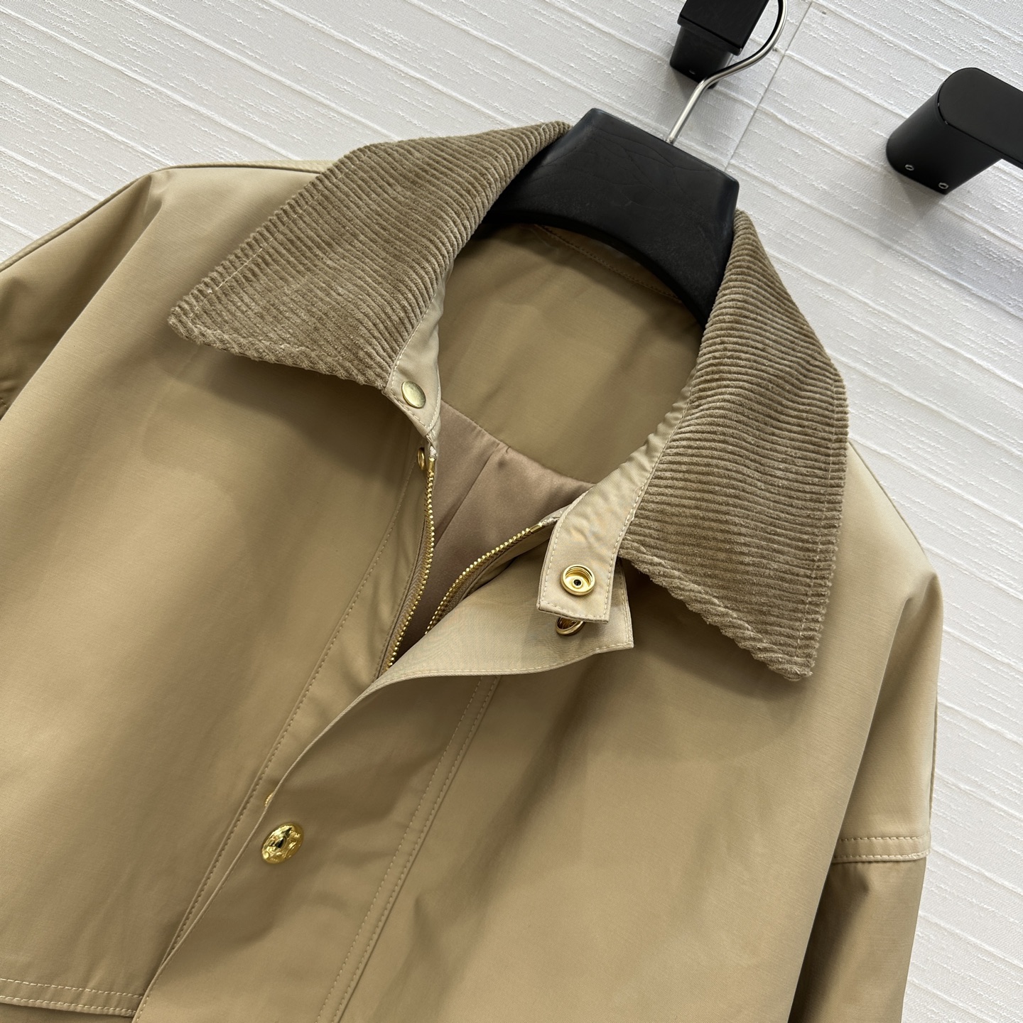 强烈推荐❤️CE新品金属扣缀饰短夹克外套，气质灯芯绒翻领拼接 经典宽松H版型百搭不挑人！小个子更友好。休