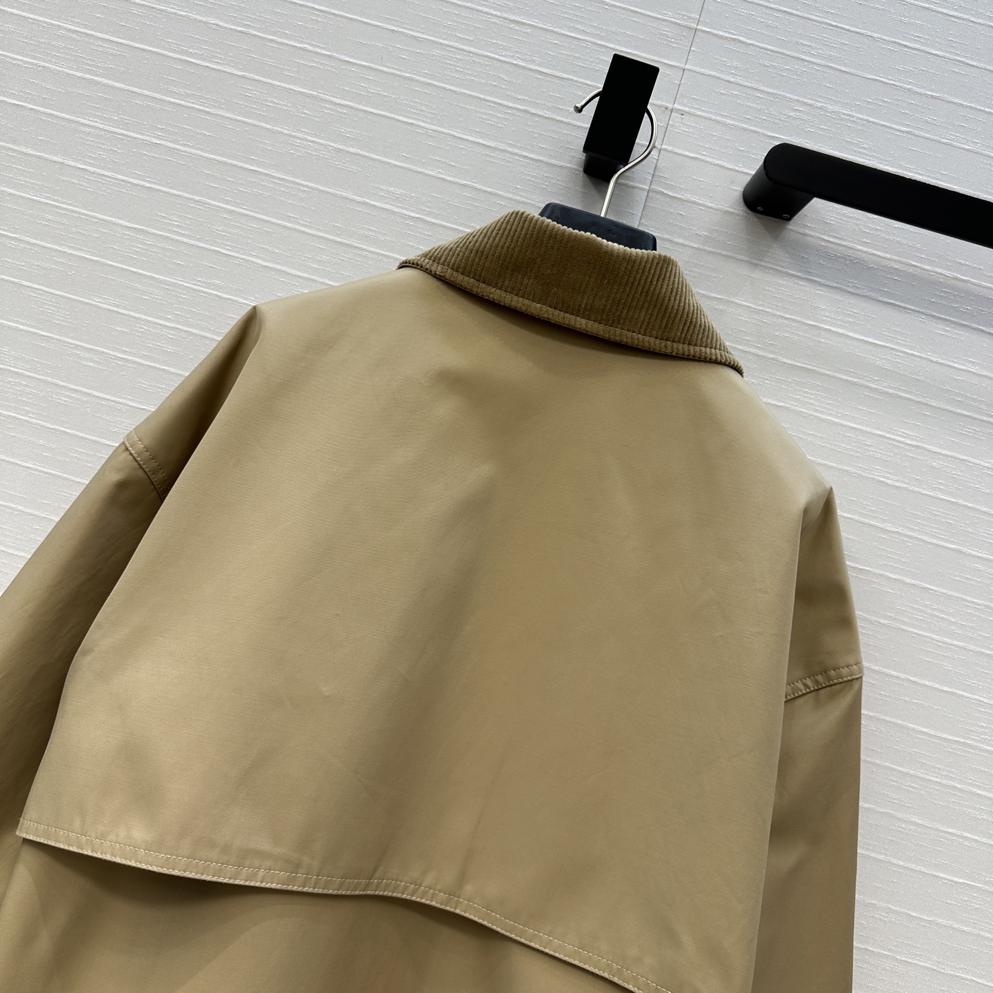 强烈推荐❤️CE新品金属扣缀饰短夹克外套，气质灯芯绒翻领拼接 经典宽松H版型百搭不挑人！小个子更友好。休