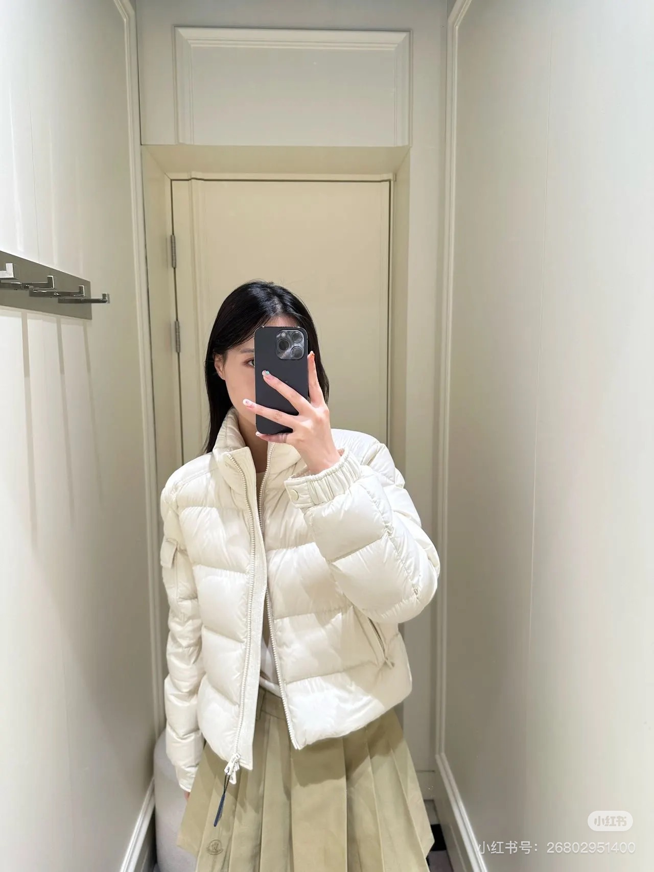 Moncler Petra Short Down Jacket: Stylish, Warm, and Comfortable 2 i1758574081969 1150 0 2
