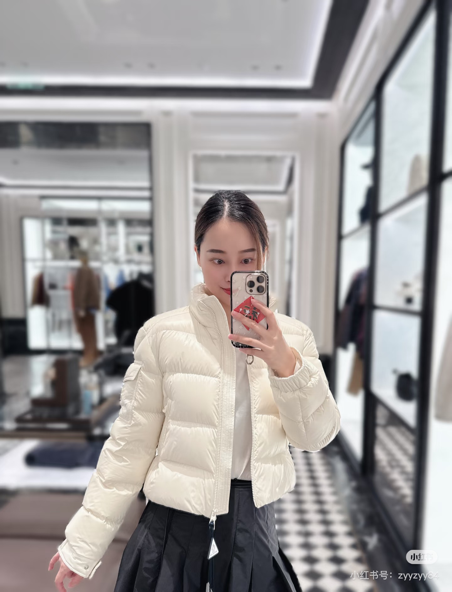 Moncler Petra Short Down Jacket: Stylish, Warm, and Comfortable 6 i1758574081969 9816 0 6
