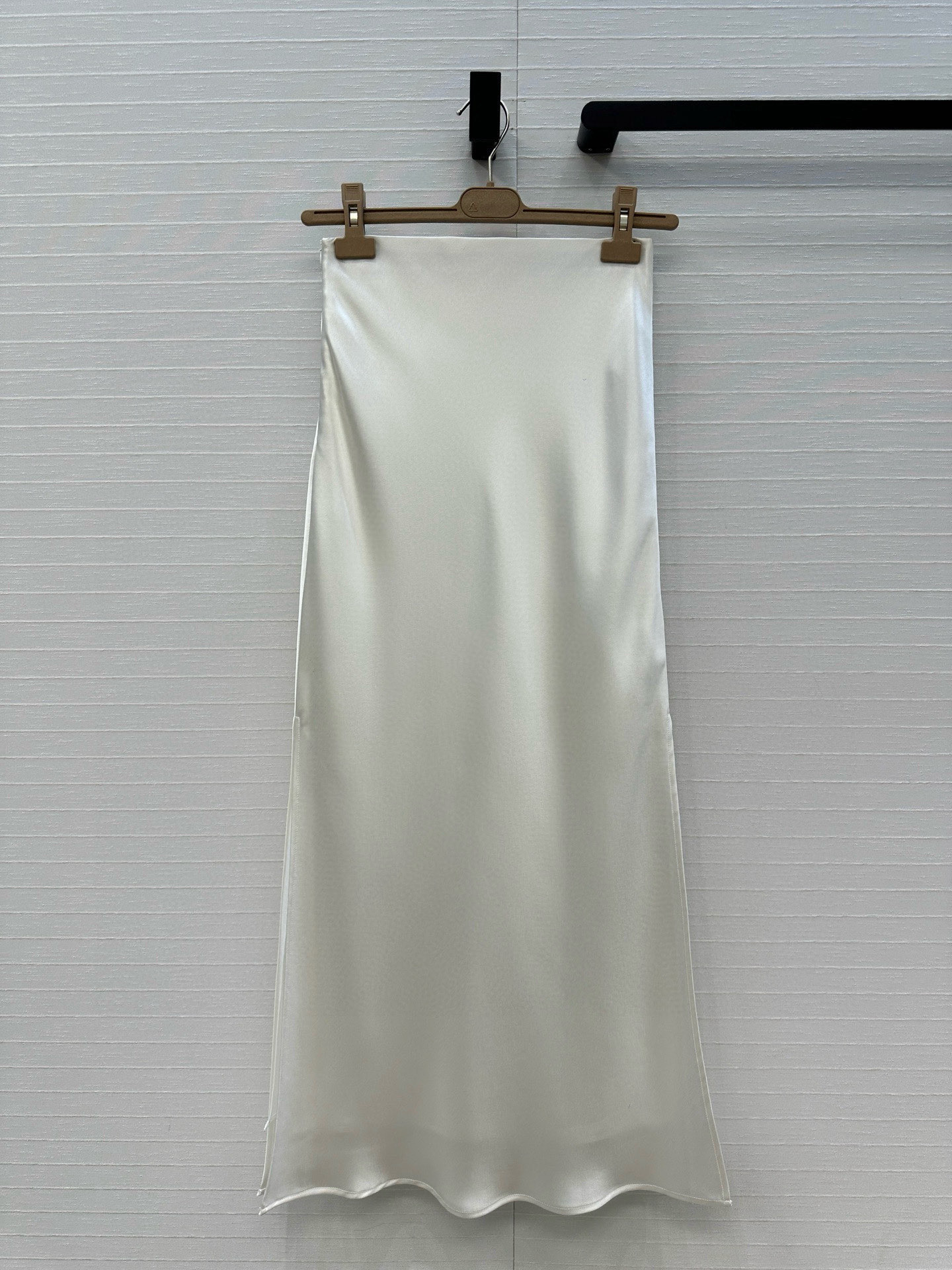 独家首发♥️原单品质Bc极简主义穿搭！纸片人长半裙！一片式剪裁高定醋酸真丝四针半裙！慵懒随性的高级单品。