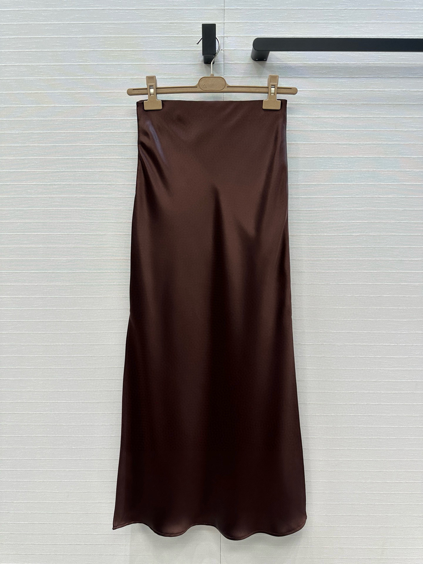 独家首发♥️原单品质Bc极简主义穿搭！纸片人长半裙！一片式剪裁高定醋酸真丝四针半裙！慵懒随性的高级单品。