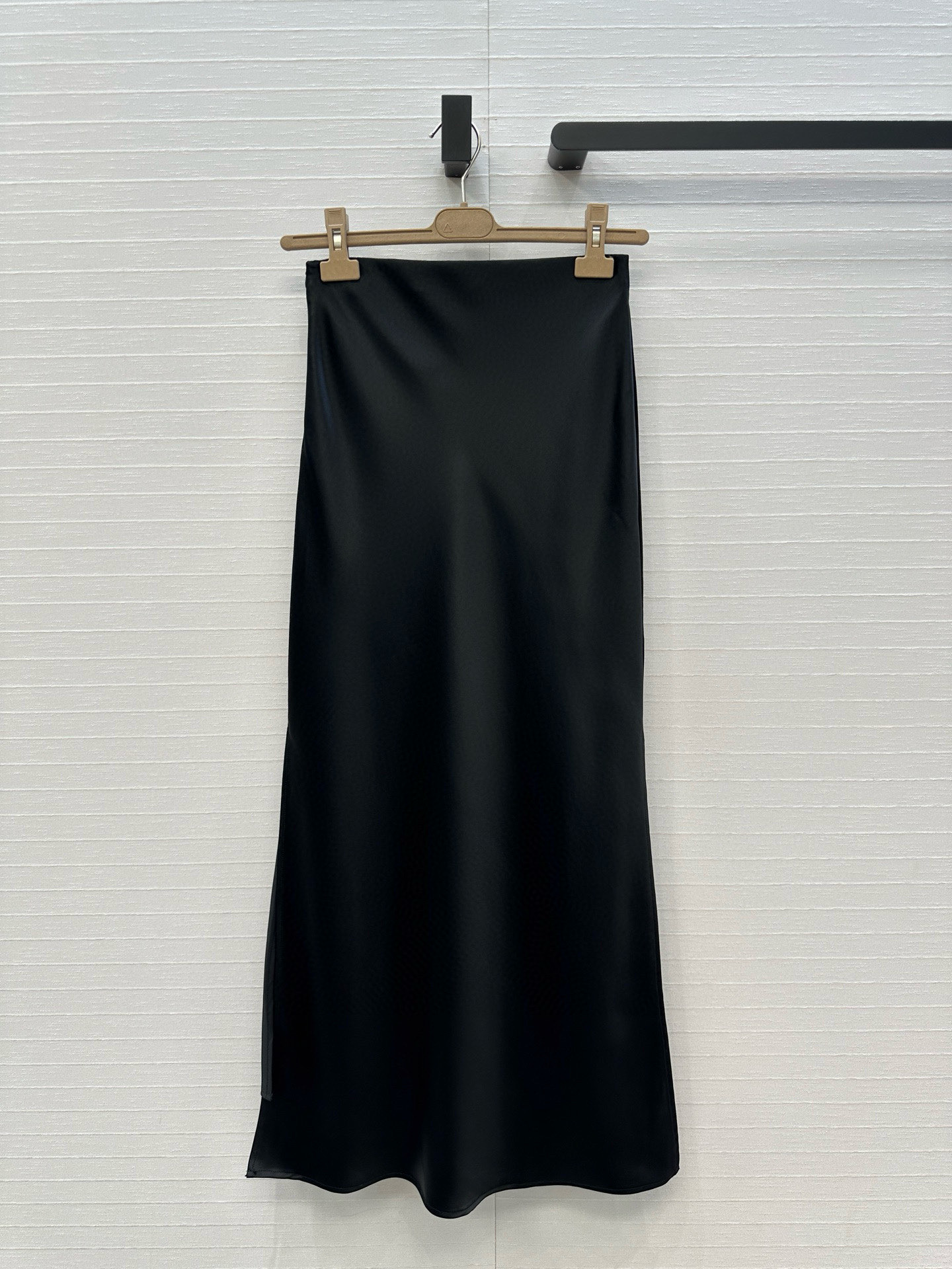 独家首发♥️原单品质Bc极简主义穿搭！纸片人长半裙！一片式剪裁高定醋酸真丝四针半裙！慵懒随性的高级单品。