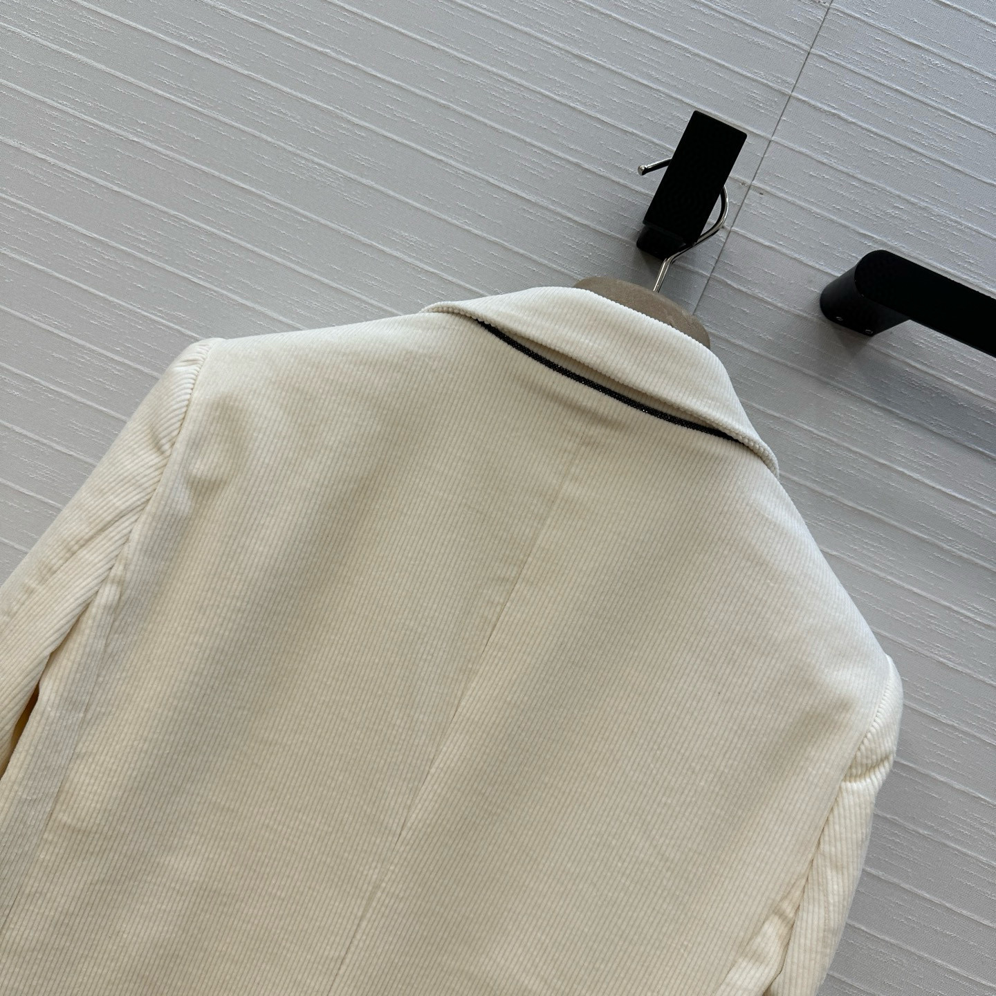 独家首发，原单品质❤️BC高智感穿搭！行走的高定老钱风穿搭，25秋冬定制奶白色灯芯绒西装外套！单排扣设计