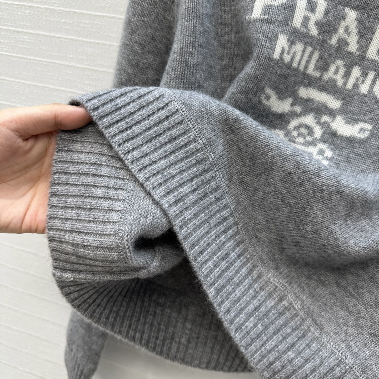 独家首发❤️高端原单品质 PR时髦精穿搭新品羊绒毛衣，极简主义叠搭高级单品，嵌花撞色字母低调奢华，气质减