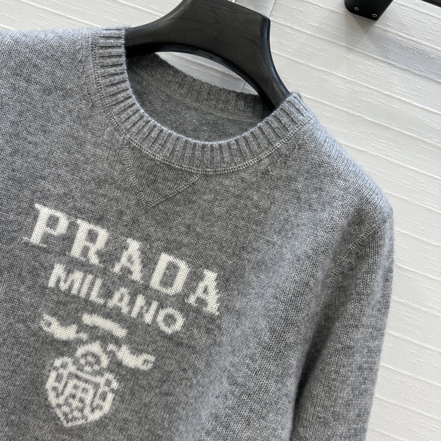 独家首发❤️高端原单品质 PR时髦精穿搭新品羊绒毛衣，极简主义叠搭高级单品，嵌花撞色字母低调奢华，气质减