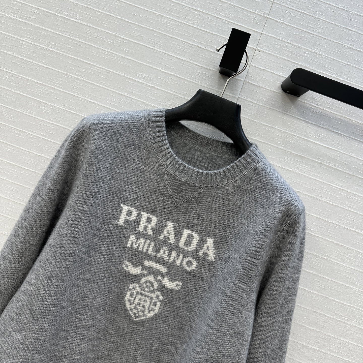 独家首发❤️高端原单品质 PR时髦精穿搭新品羊绒毛衣，极简主义叠搭高级单品，嵌花撞色字母低调奢华，气质减