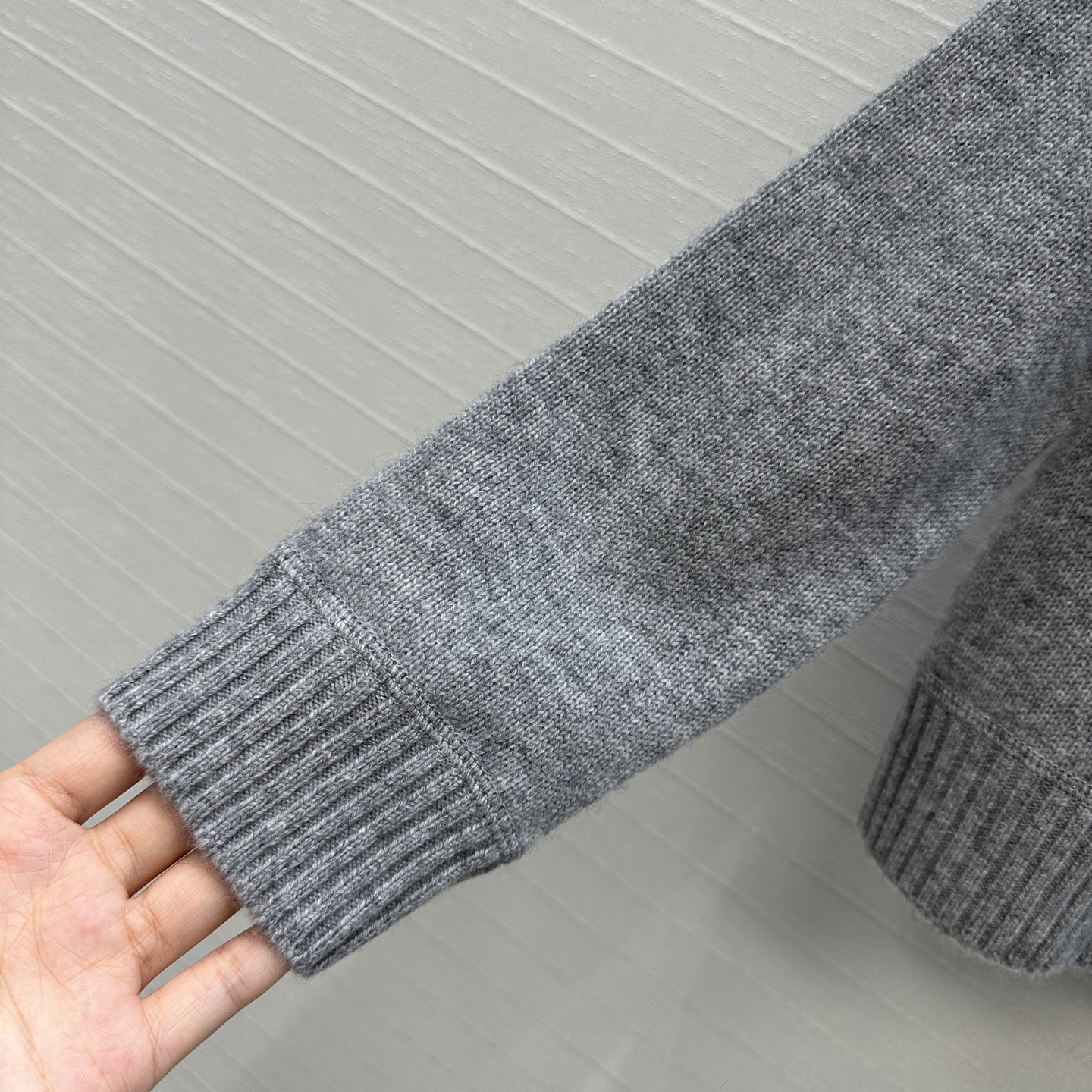 独家首发❤️高端原单品质 PR时髦精穿搭新品羊绒毛衣，极简主义叠搭高级单品，嵌花撞色字母低调奢华，气质减