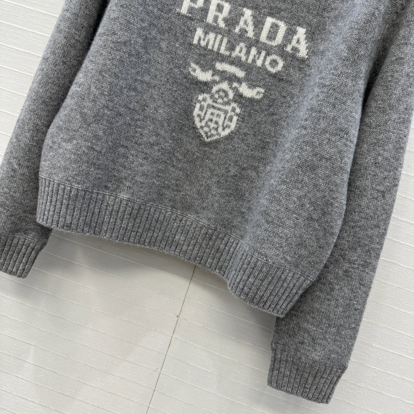 独家首发❤️高端原单品质 PR时髦精穿搭新品羊绒毛衣，极简主义叠搭高级单品，嵌花撞色字母低调奢华，气质减