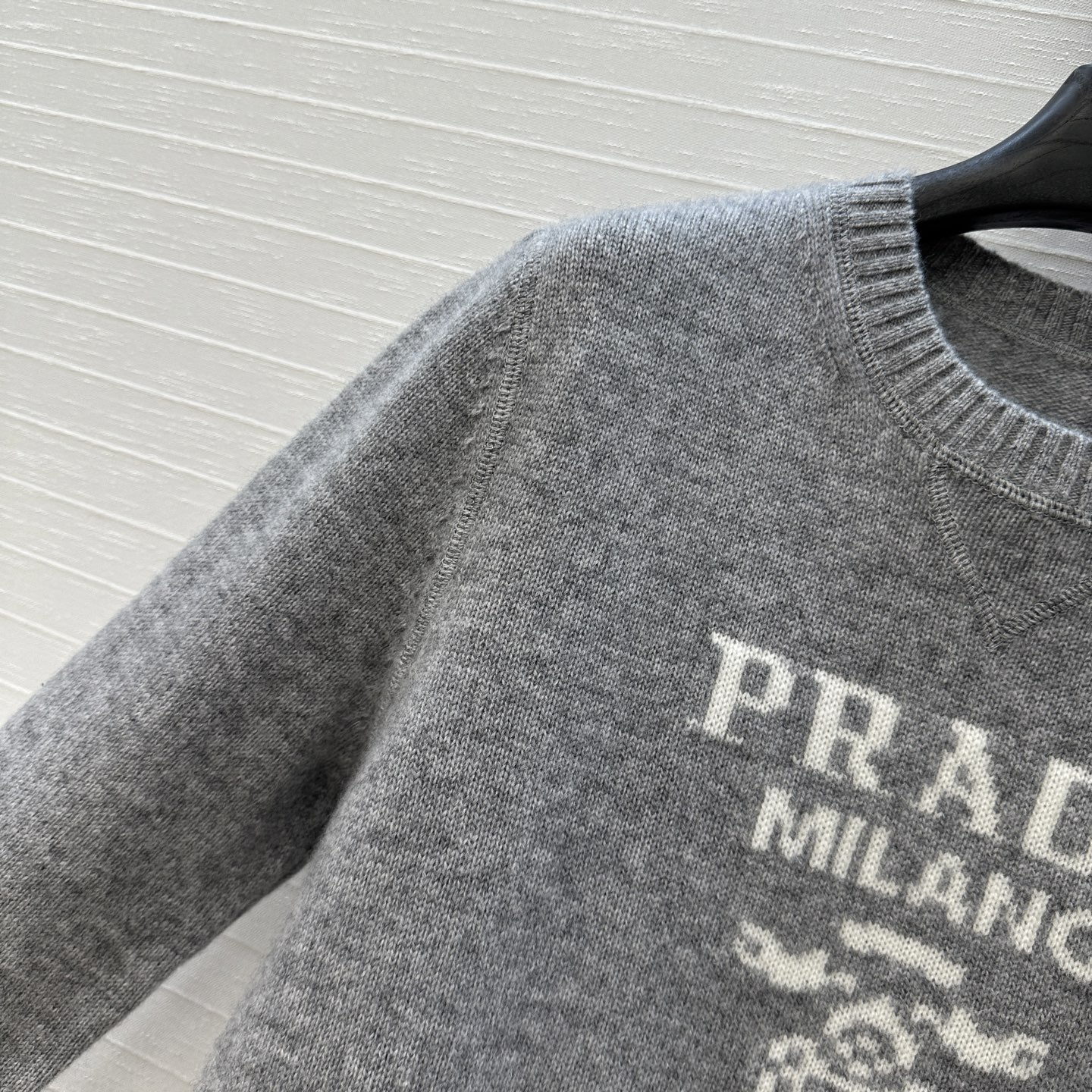 独家首发❤️高端原单品质 PR时髦精穿搭新品羊绒毛衣，极简主义叠搭高级单品，嵌花撞色字母低调奢华，气质减