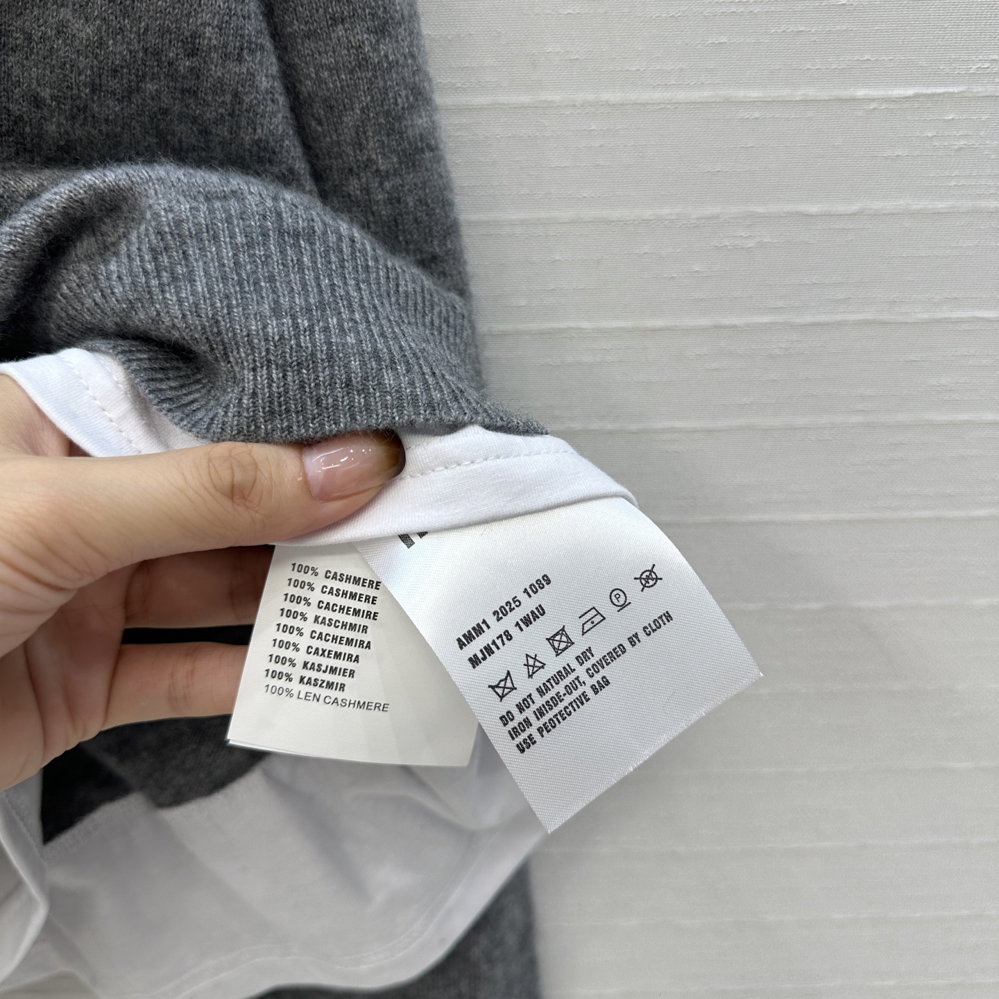 爆单推荐❤️原单品质！miu系知识分子风穿搭羊绒针织衫，撞色叠搭拼接纯棉T恤设计假两件视觉感，宽松版型不