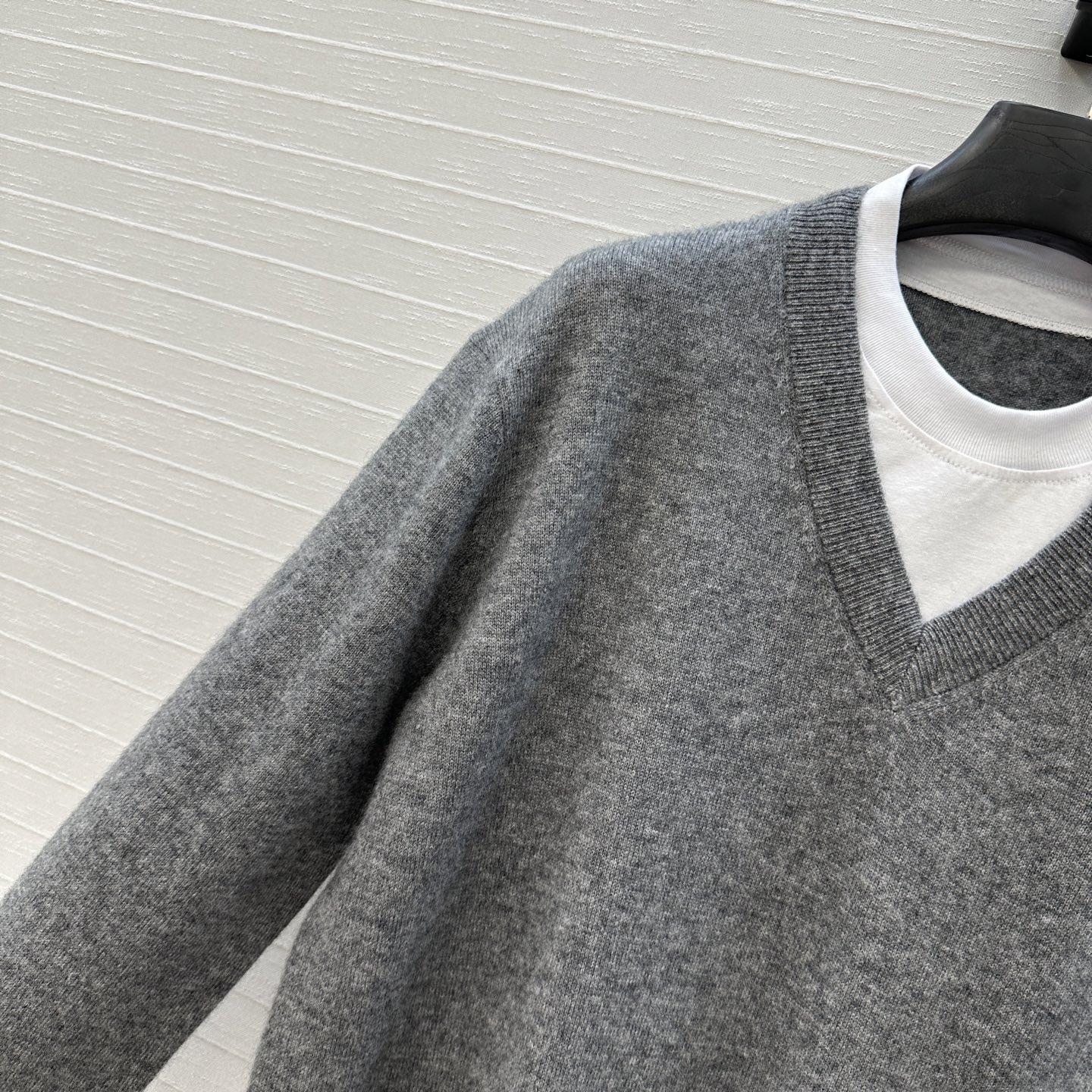 爆单推荐❤️原单品质！miu系知识分子风穿搭羊绒针织衫，撞色叠搭拼接纯棉T恤设计假两件视觉感，宽松版型不