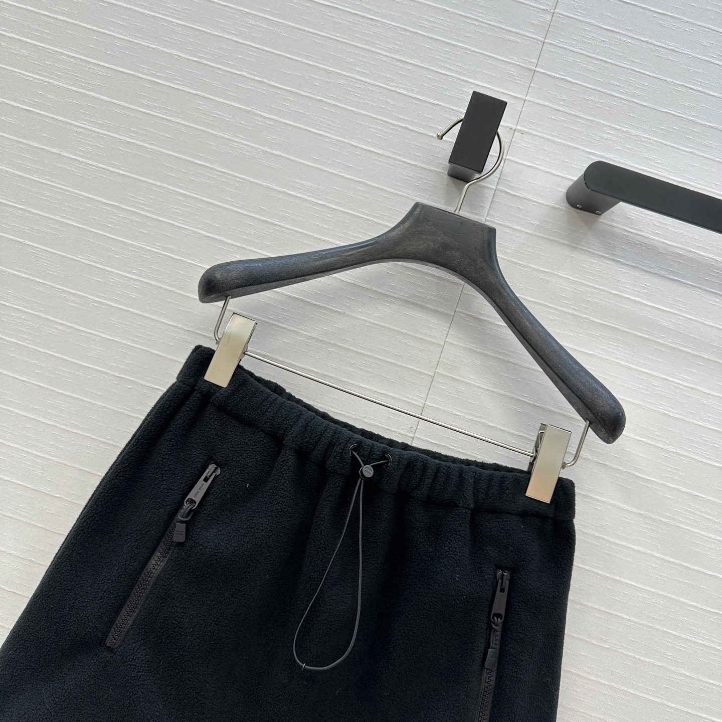 强烈推荐❤️miu系运动少女风穿搭 摇粒绒短半裙！刺绣字母logo低调奢华！经典抽绳腰设计H版型百搭不挑