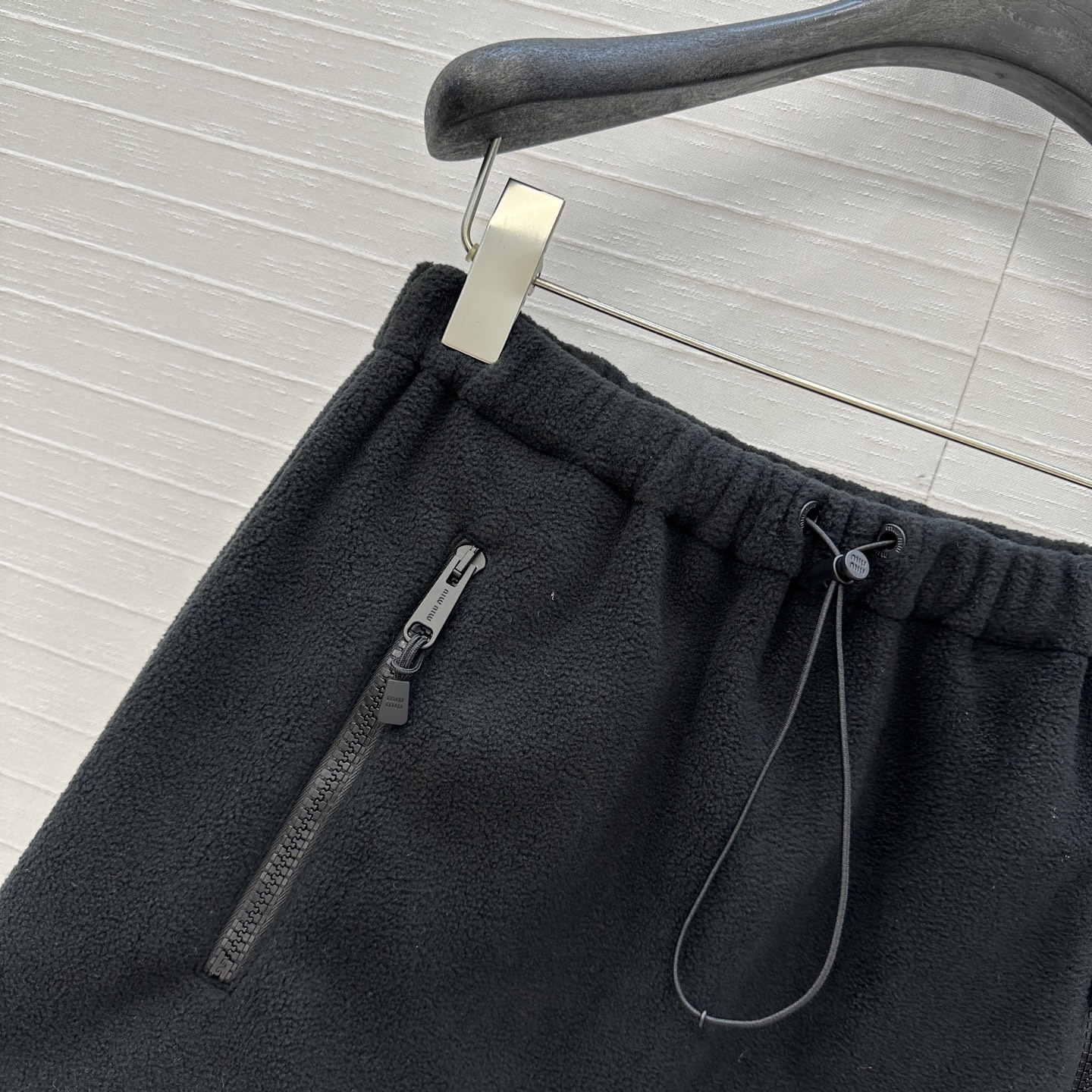 强烈推荐❤️miu系运动少女风穿搭 摇粒绒短半裙！刺绣字母logo低调奢华！经典抽绳腰设计H版型百搭不挑