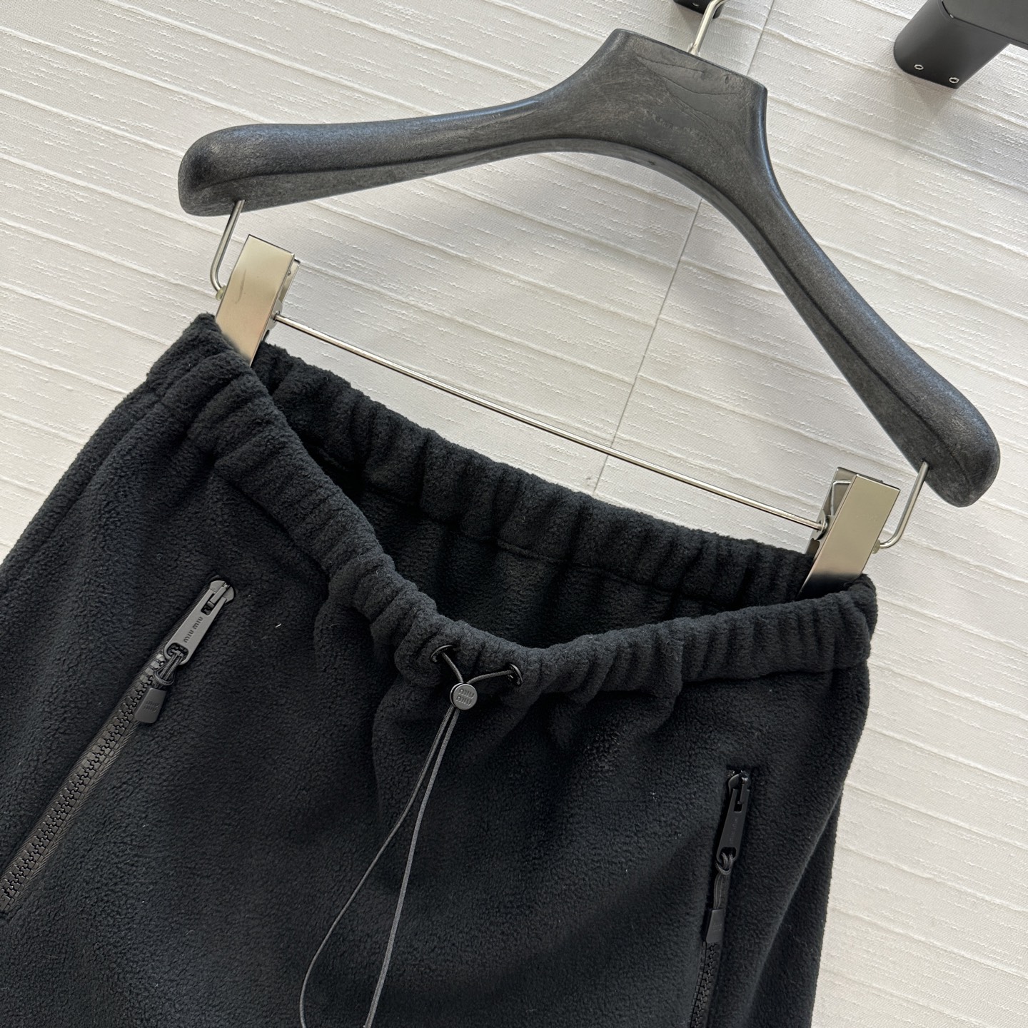 强烈推荐❤️miu系运动少女风穿搭 摇粒绒短半裙！刺绣字母logo低调奢华！经典抽绳腰设计H版型百搭不挑