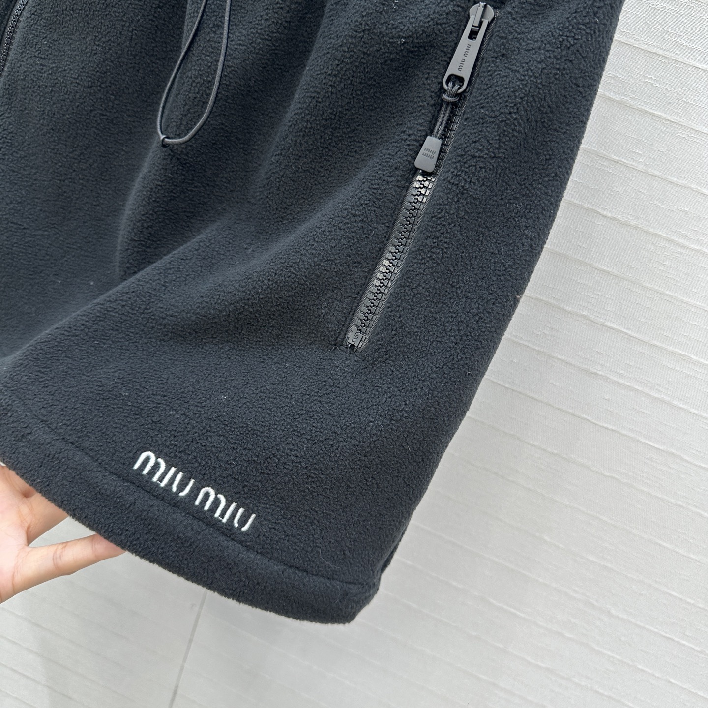 强烈推荐❤️miu系运动少女风穿搭 摇粒绒短半裙！刺绣字母logo低调奢华！经典抽绳腰设计H版型百搭不挑