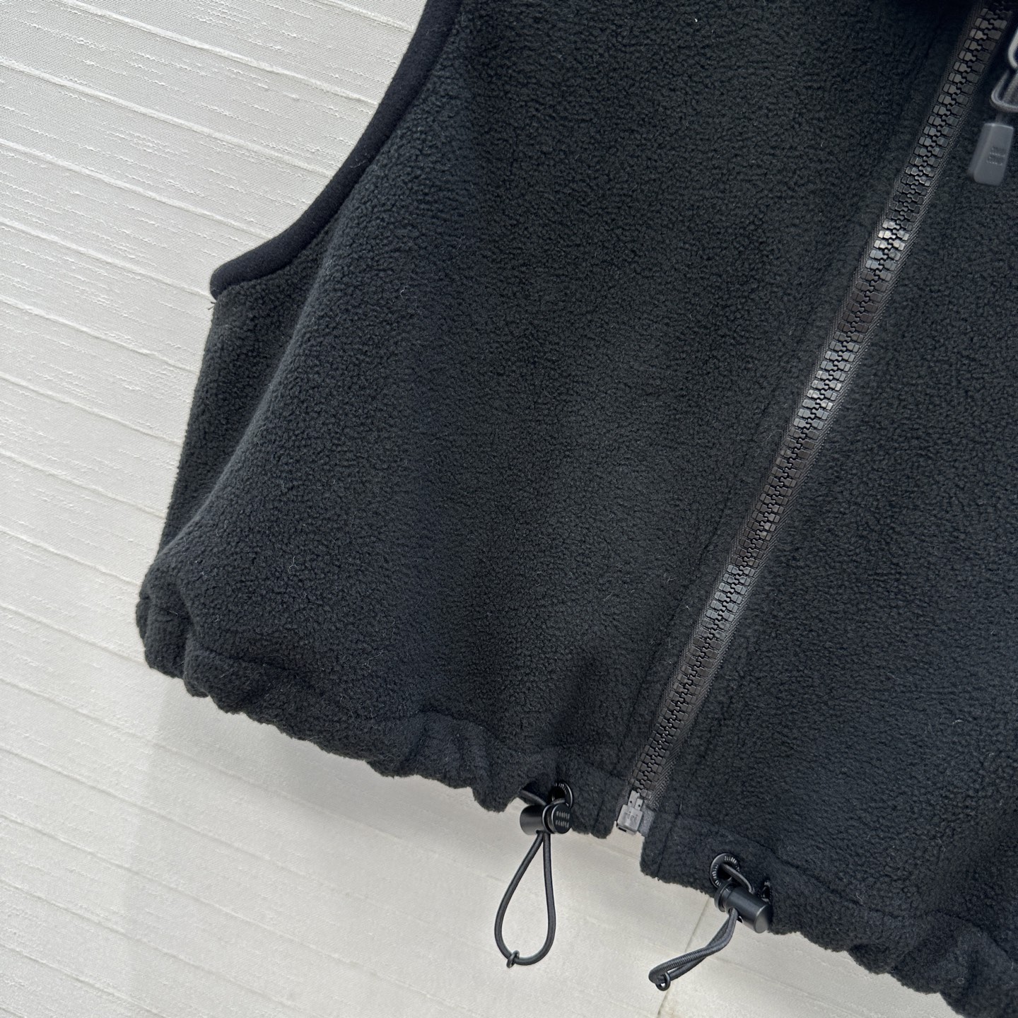 强烈推荐❤️miu系运动少女风穿搭 摇粒绒短款立领小马甲！刺绣字母logo低调奢华！经典抽绳腰设计H版型