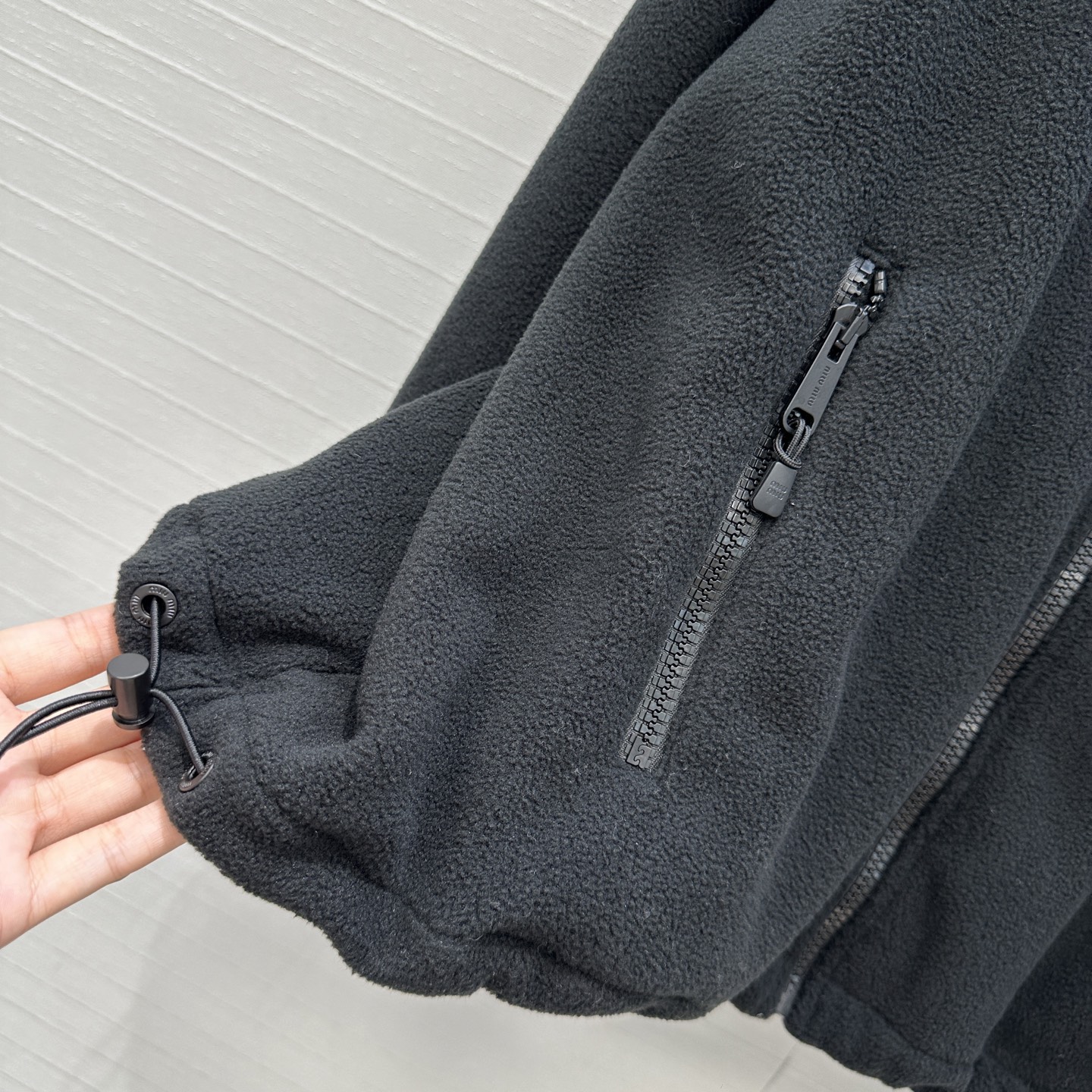 强烈推荐❤️miu系运动少女风穿搭 摇粒绒连帽拉链外套！宽松休闲版型百搭不挑人！经典抽绳调节设计上身随性