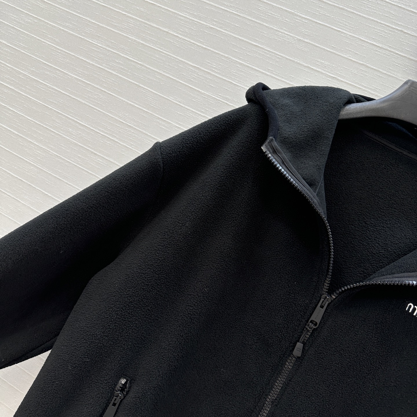 强烈推荐❤️miu系运动少女风穿搭 摇粒绒连帽拉链外套！宽松休闲版型百搭不挑人！经典抽绳调节设计上身随性