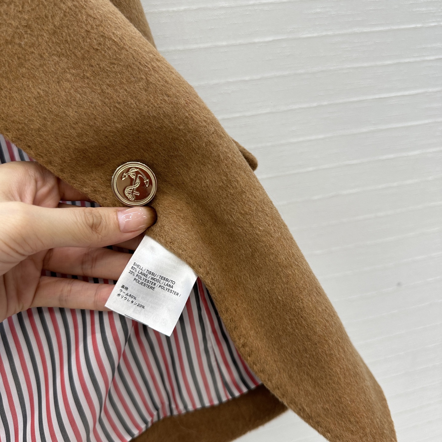 强烈推荐❤️ Tho* Brow*秋冬新品！金扣毛呢西装外套，经典三色条纹元素里衬，立体剪裁自然收腰版型