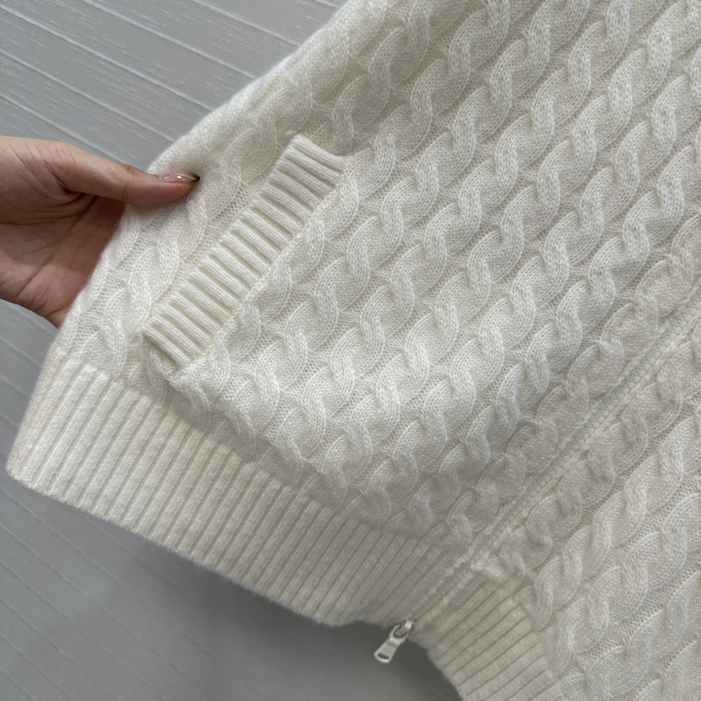 独家首发🍒高端原单品质！行走的高定 Bc温网穿搭，网球胶囊系列，徽标装饰羊绒拉链外套，减龄学院风配色条纹