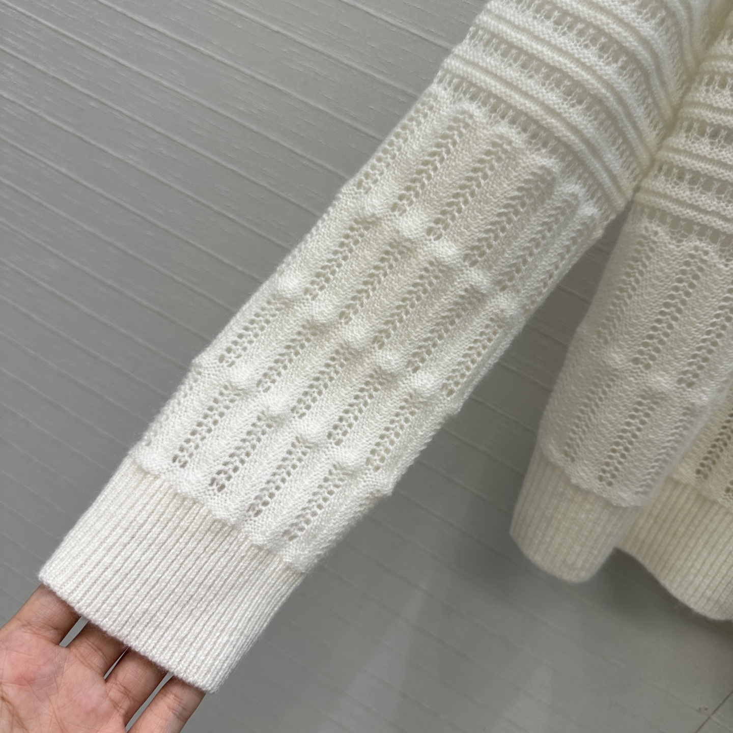 爆款推荐❤️高端品质，Loro Piana高智感穿搭❤️25s早秋新品白月光羊绒钩织外套，镂空立体勾织花