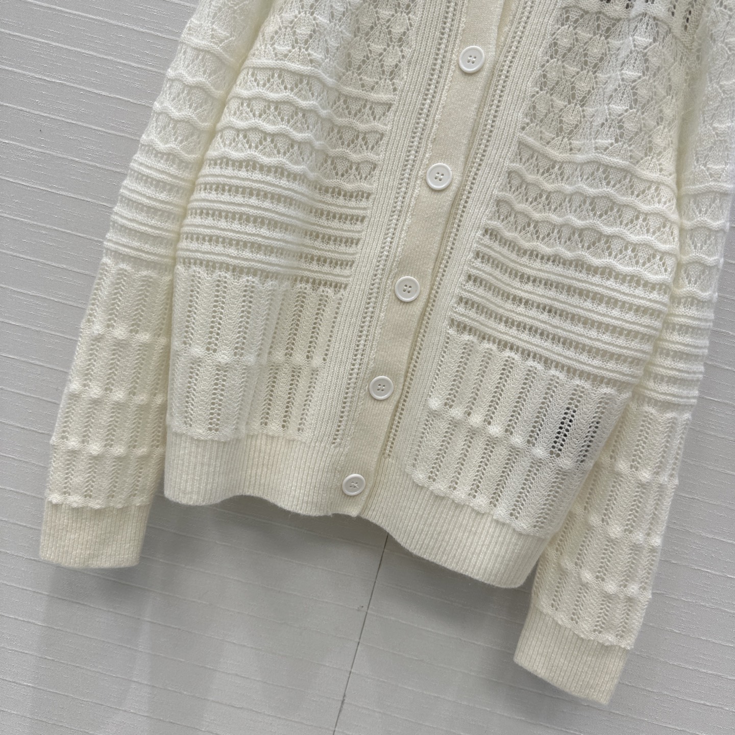 爆款推荐❤️高端品质，Loro Piana高智感穿搭❤️25s早秋新品白月光羊绒钩织外套，镂空立体勾织花