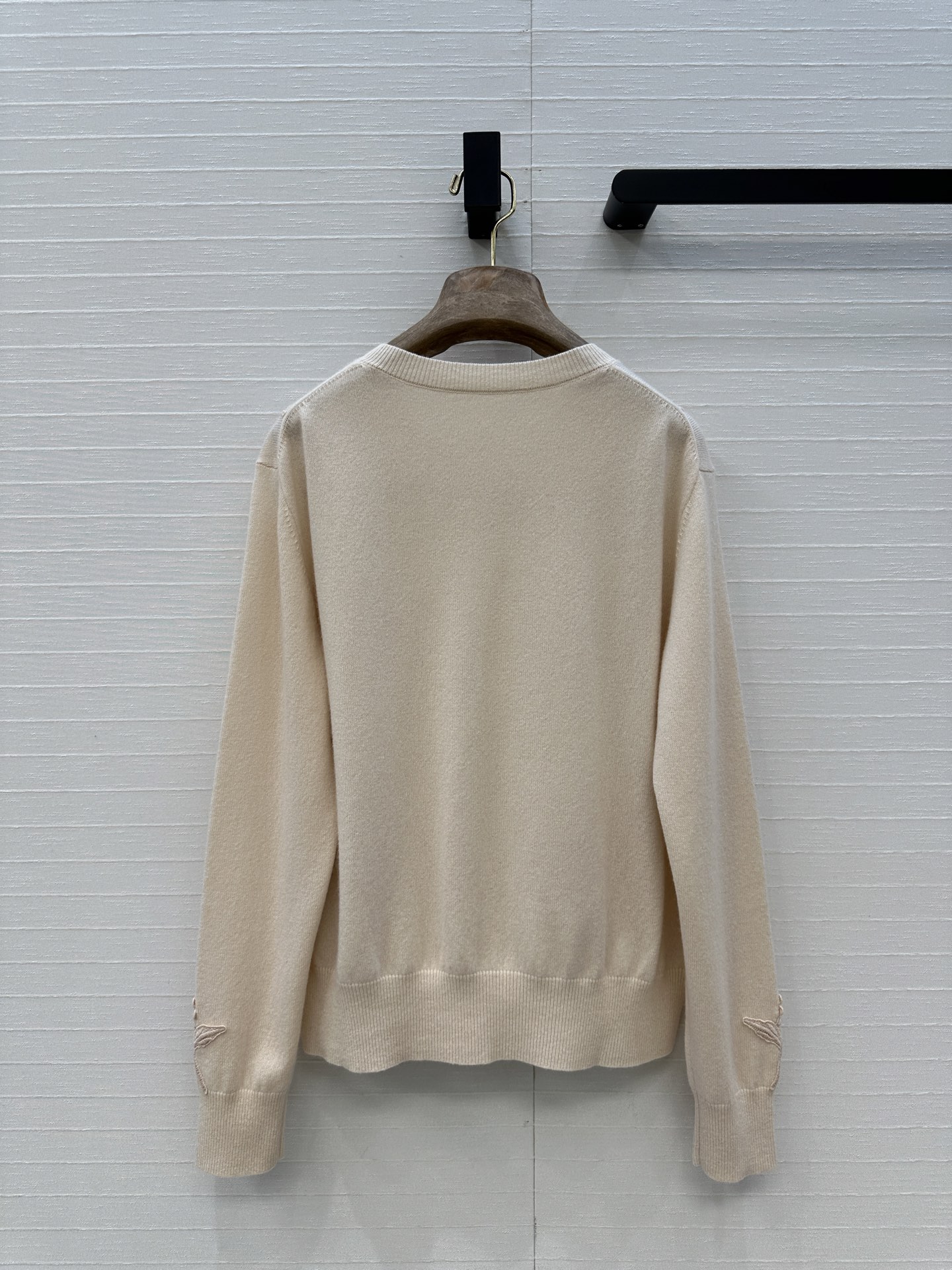 独家首发❤️高端品质，Loro Piana高智感穿搭气质蓟花刺绣羊绒针织开衫，定位缕空刺绣精致花卉工艺 