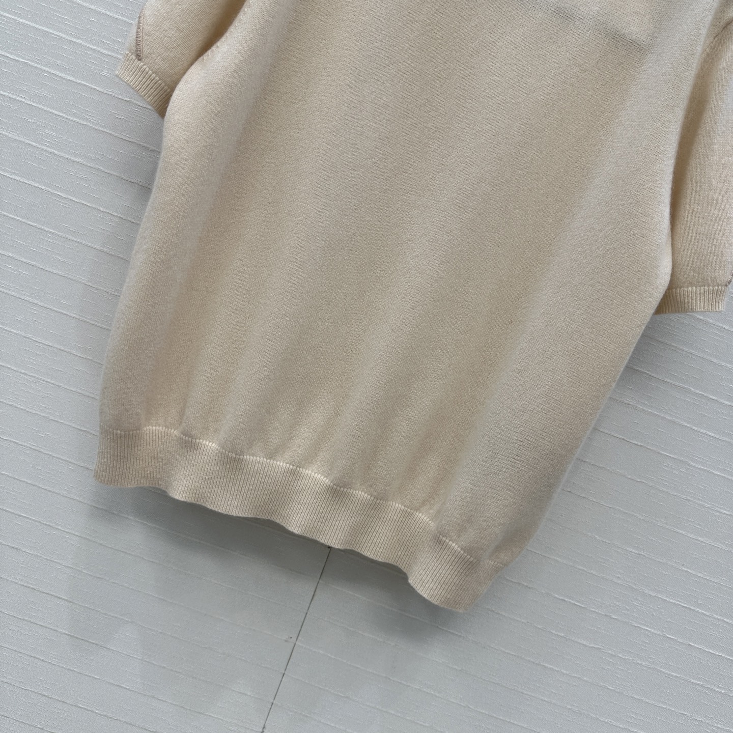 独家首发❤️高端品质，Loro Piana高智感穿搭气质蓟花刺绣短袖羊绒针织衫，定位缕空刺绣精致花卉工艺