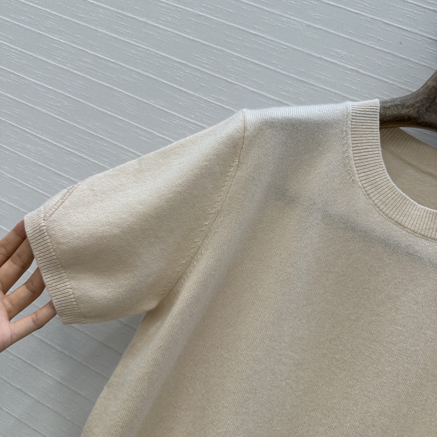 独家首发❤️高端品质，Loro Piana高智感穿搭气质蓟花刺绣短袖羊绒针织衫，定位缕空刺绣精致花卉工艺