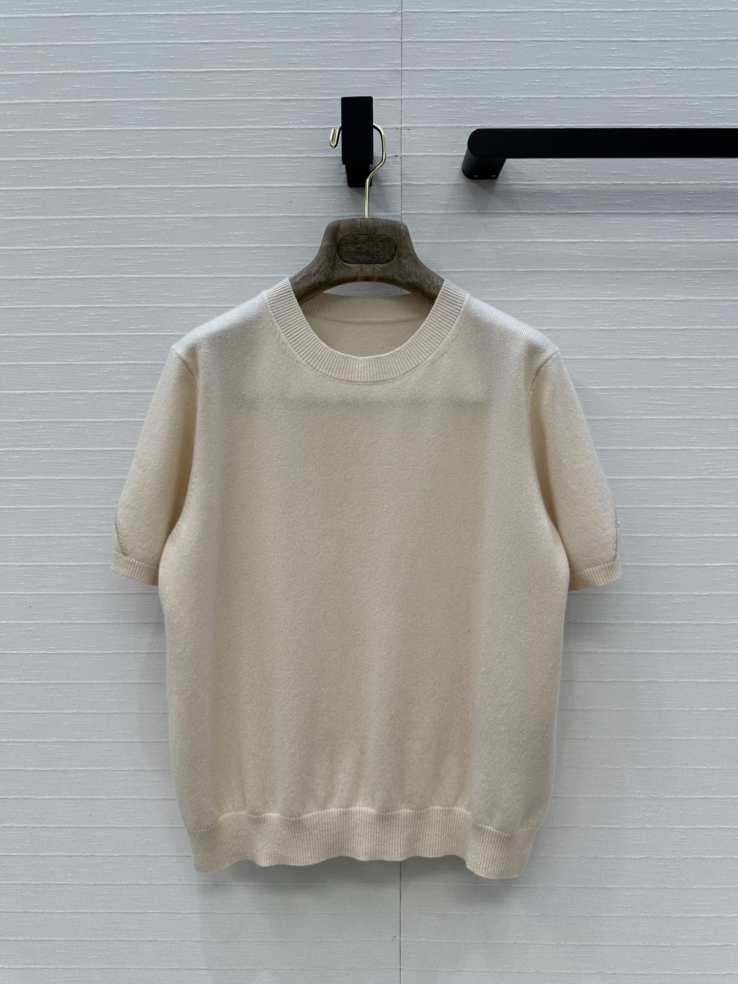 独家首发❤️高端品质，Loro Piana高智感穿搭气质蓟花刺绣短袖羊绒针织衫，定位缕空刺绣精致花卉工艺