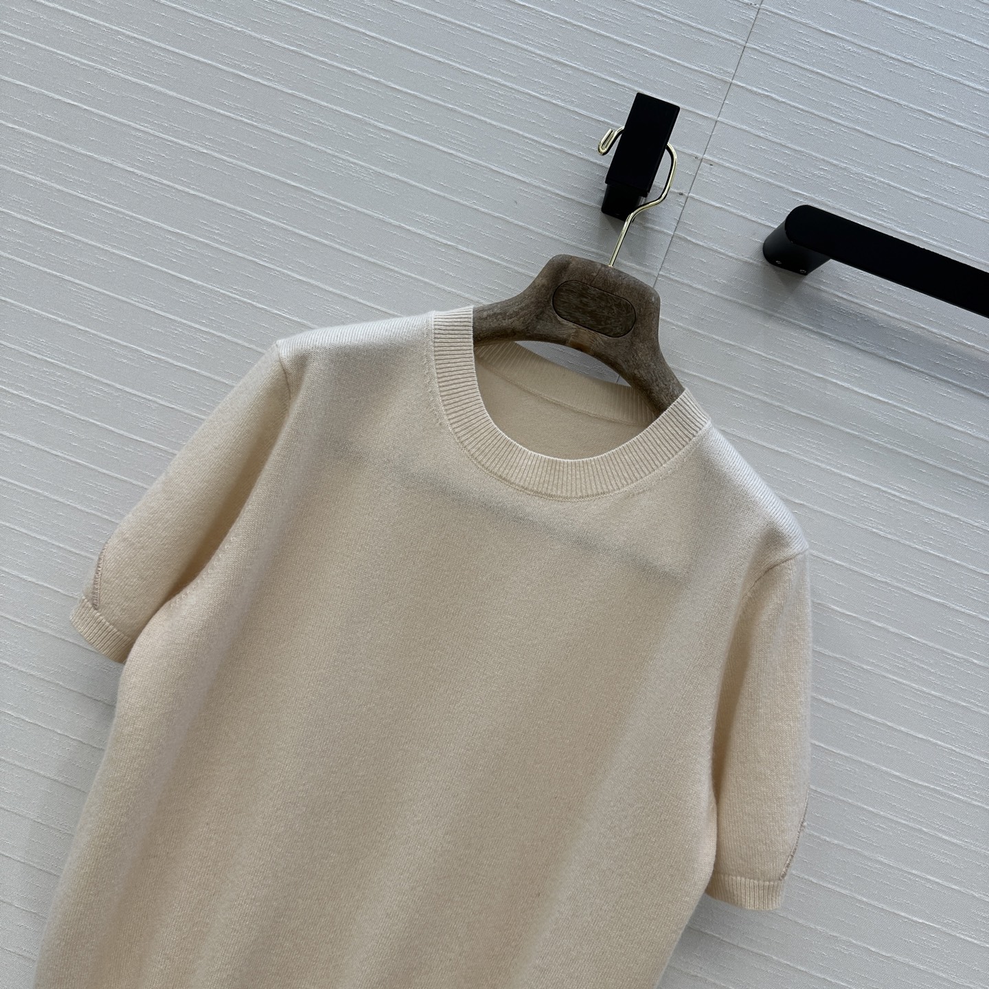 独家首发❤️高端品质，Loro Piana高智感穿搭气质蓟花刺绣短袖羊绒针织衫，定位缕空刺绣精致花卉工艺