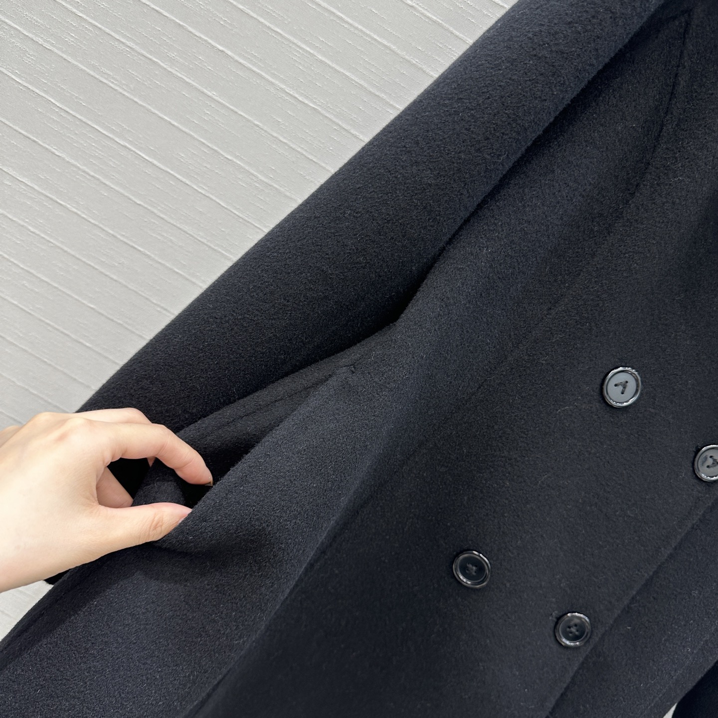 独家首发❤️高端原单品质！Alai*秋冬法式复古穿搭手工羊绒大衣外套！利落有型大翻领 双排扣设计A摆剪裁