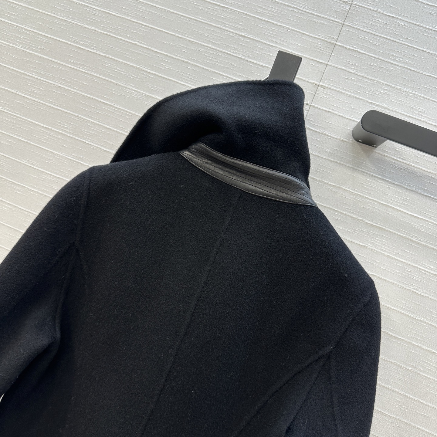 独家首发❤️高端原单品质！Alai*秋冬法式复古穿搭手工羊绒大衣外套！利落有型大翻领 双排扣设计A摆剪裁